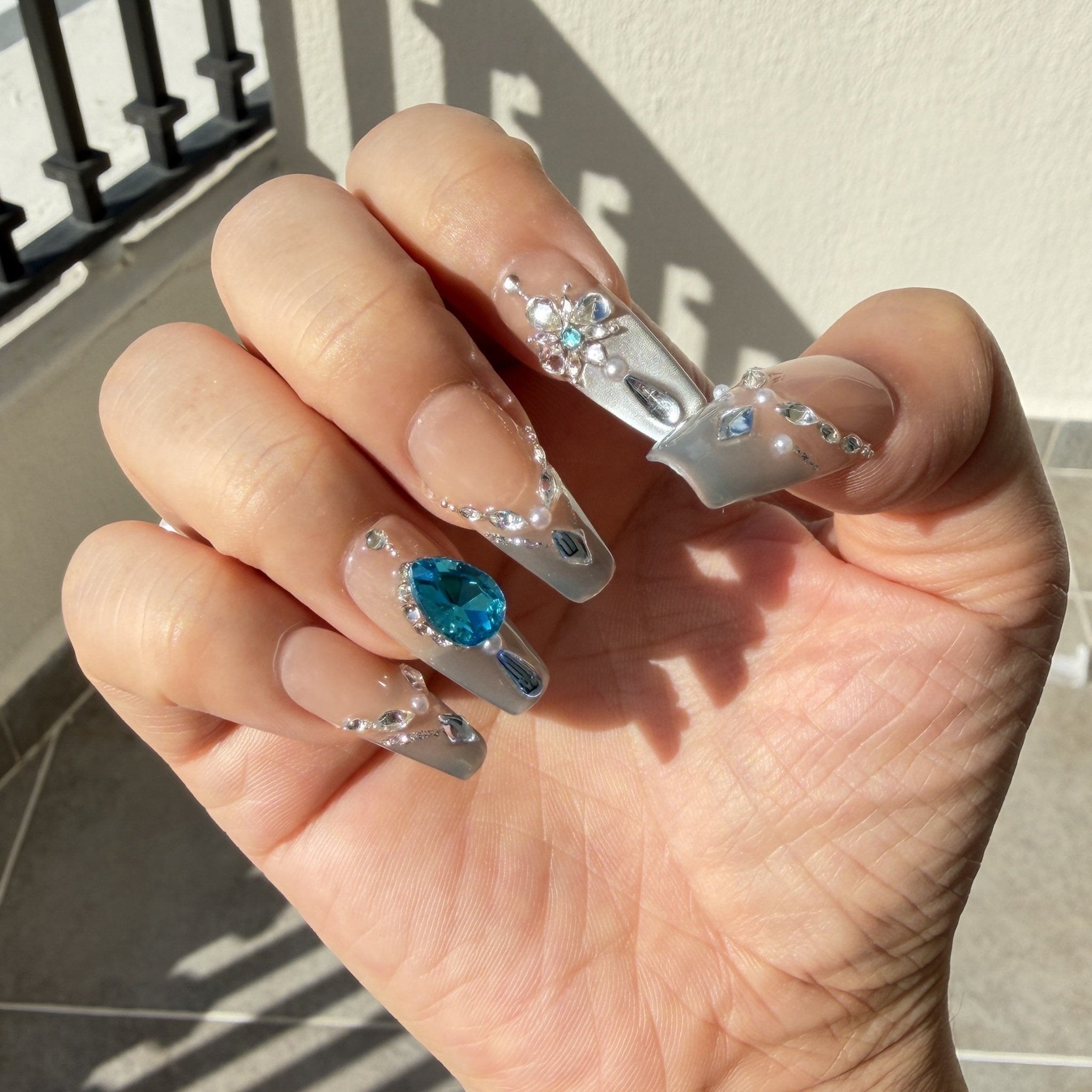 Arctic Sapphire Glow Nail SetJewelryBlossomuniqueflowerearringsgiftforhermothergiftdaughtergiftbirthdaygiftanniversarygift