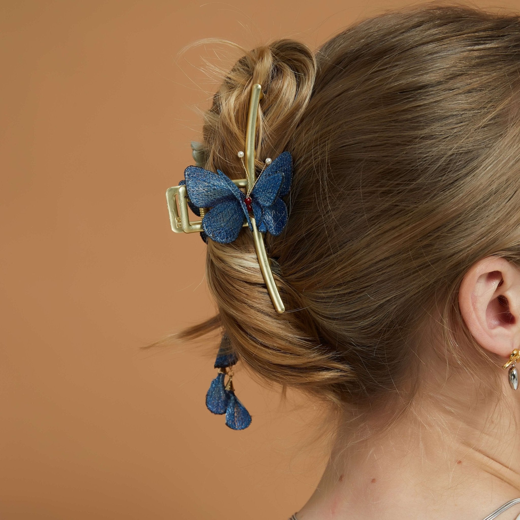 Blue Butterfly Flower Garden Hair Clawhair clawsJewelryBlossomuniqueflowerearringsgiftforhermothergiftdaughtergiftbirthdaygiftanniversarygift