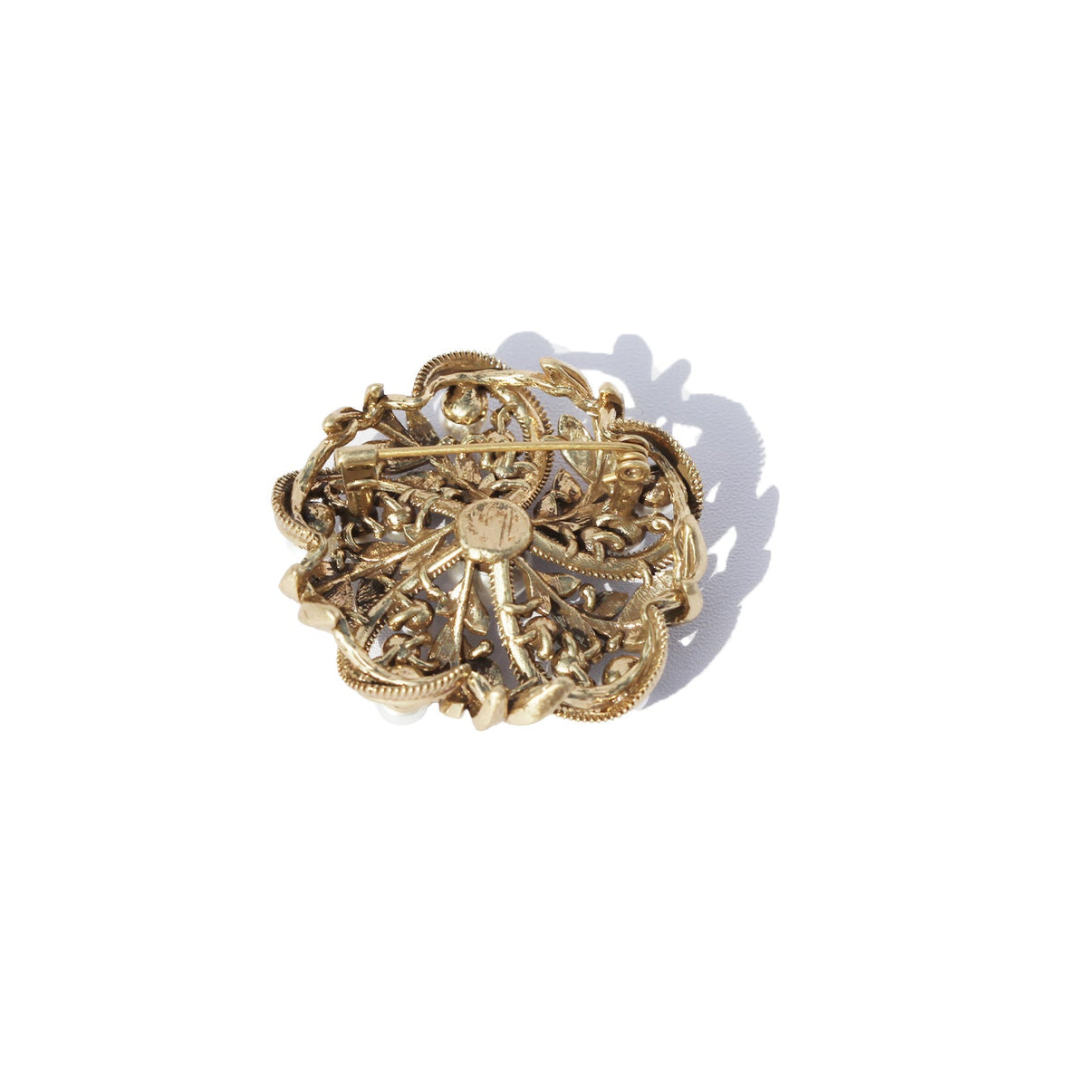 Brass Laurel Swirl Ivory Pearl vintage Brooch brooch JewelryBlossom #flowerjewelry# #weddingjewelry# #bridaljewelry# #weddinggift# #bridemaidgift##giftforher# #mothergift# #daughtergift# #birthdaygift# #anniversarygi