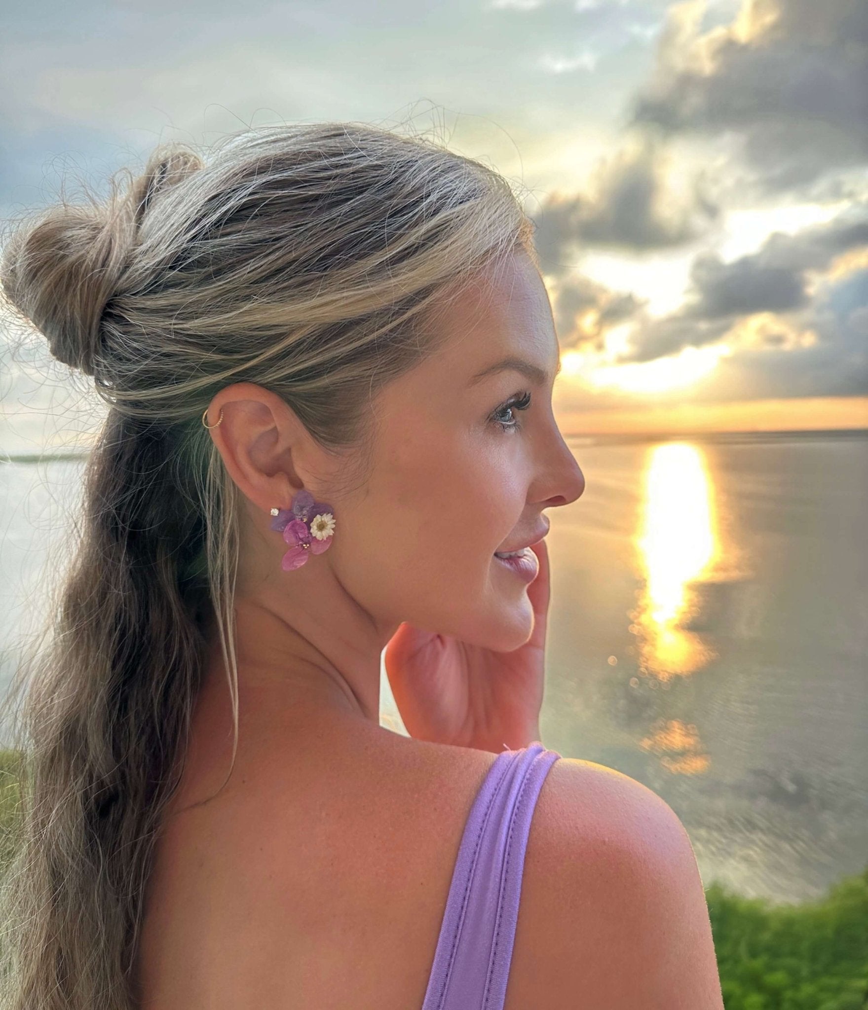 Celestial Blue Floral Hair ClawHAIRJewelryBlossomuniqueflowerearringsgiftforhermothergiftdaughtergiftbirthdaygiftanniversarygift