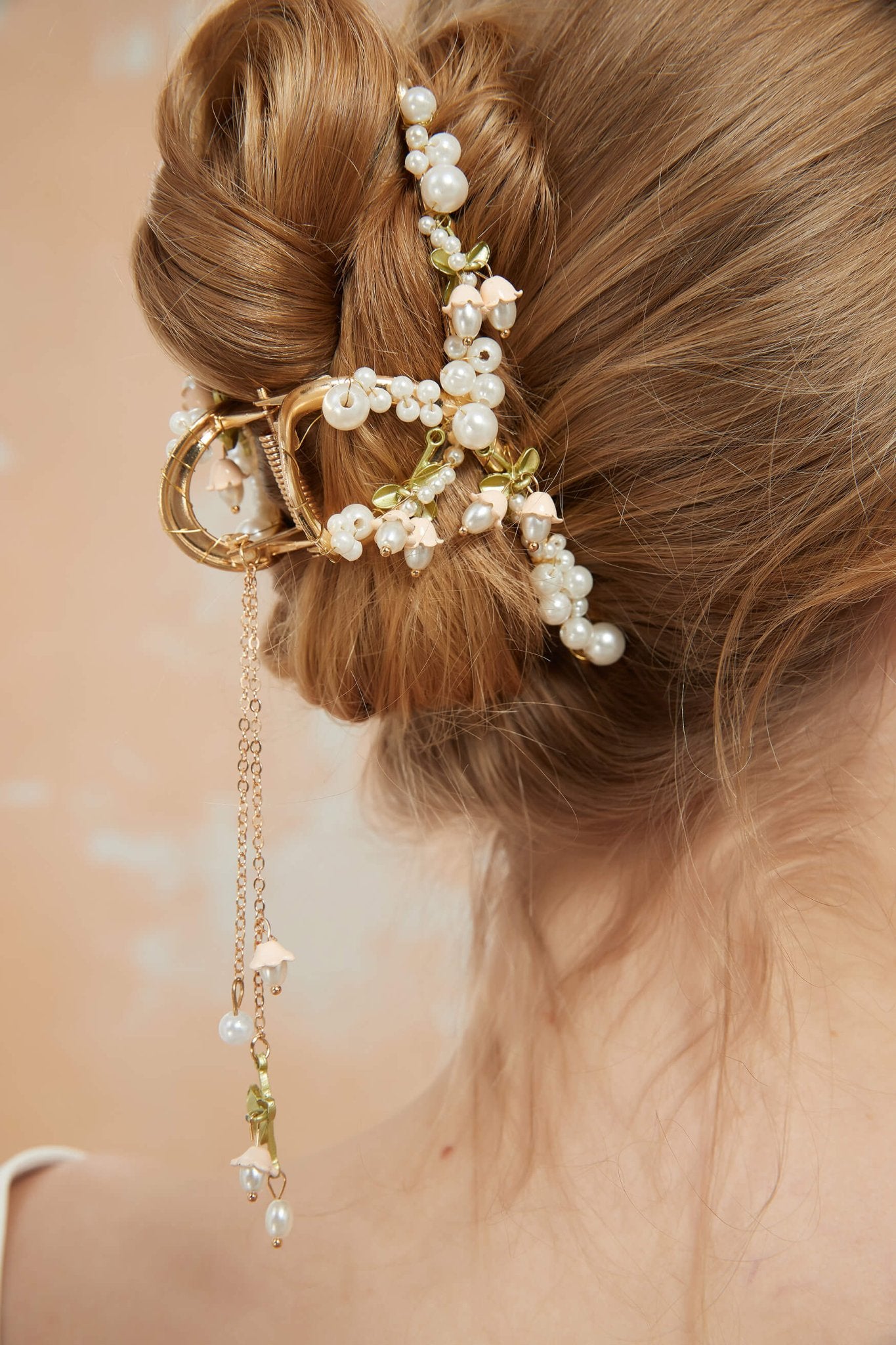 Lily of Valley Pearl Garden Hair Clawhair clawsJewelryBlossomuniqueflowerearringsgiftforhermothergiftdaughtergiftbirthdaygiftanniversarygift