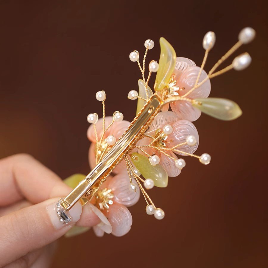 Mother of Pearl Primrose Garden Hair ClipHair ClipsJewelryBlossomuniqueflowerearringsgiftforhermothergiftdaughtergiftbirthdaygiftanniversarygift