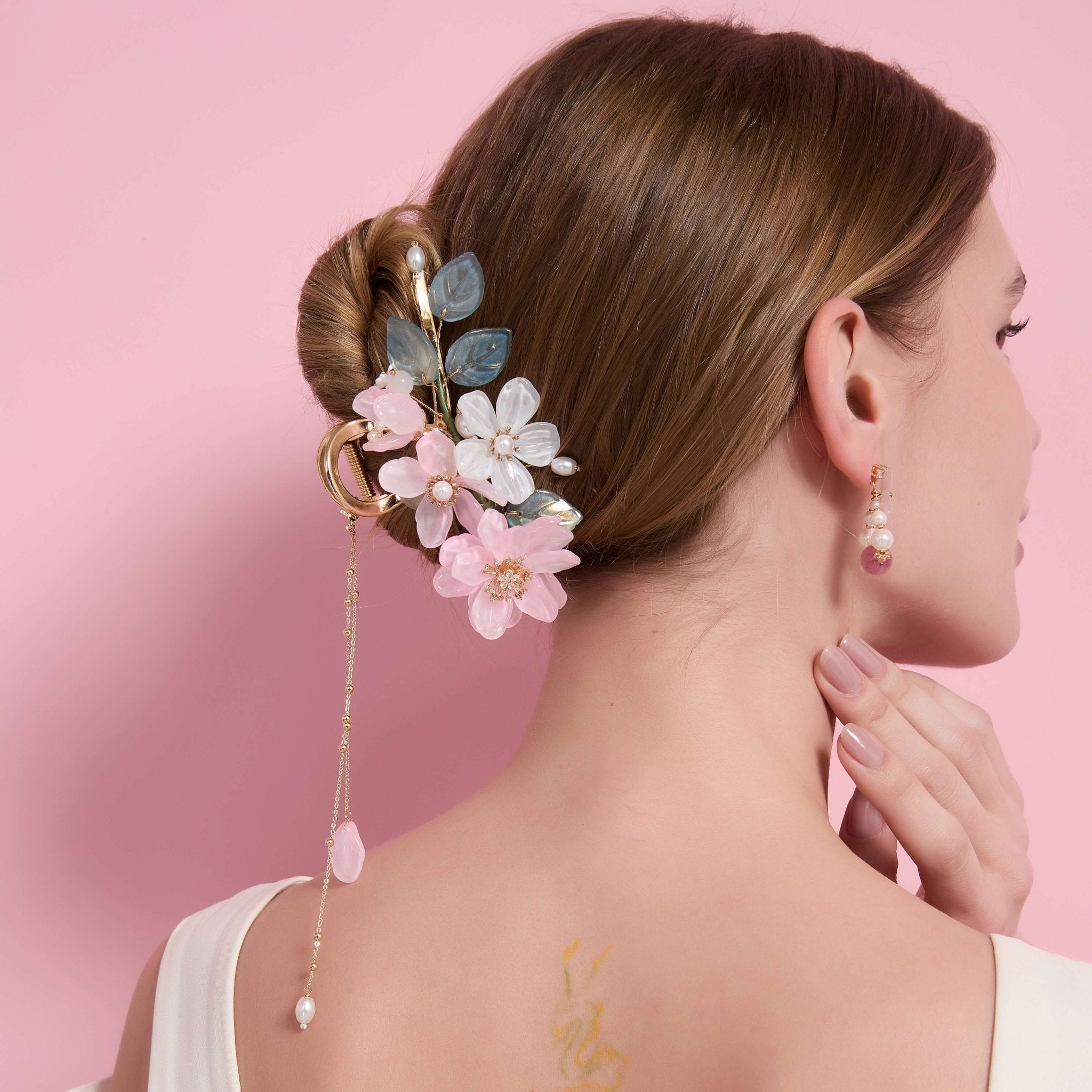 Pink Camellia Garden Hair Clawhair clawsJewelryBlossomuniqueflowerearringsgiftforhermothergiftdaughtergiftbirthdaygiftanniversarygift