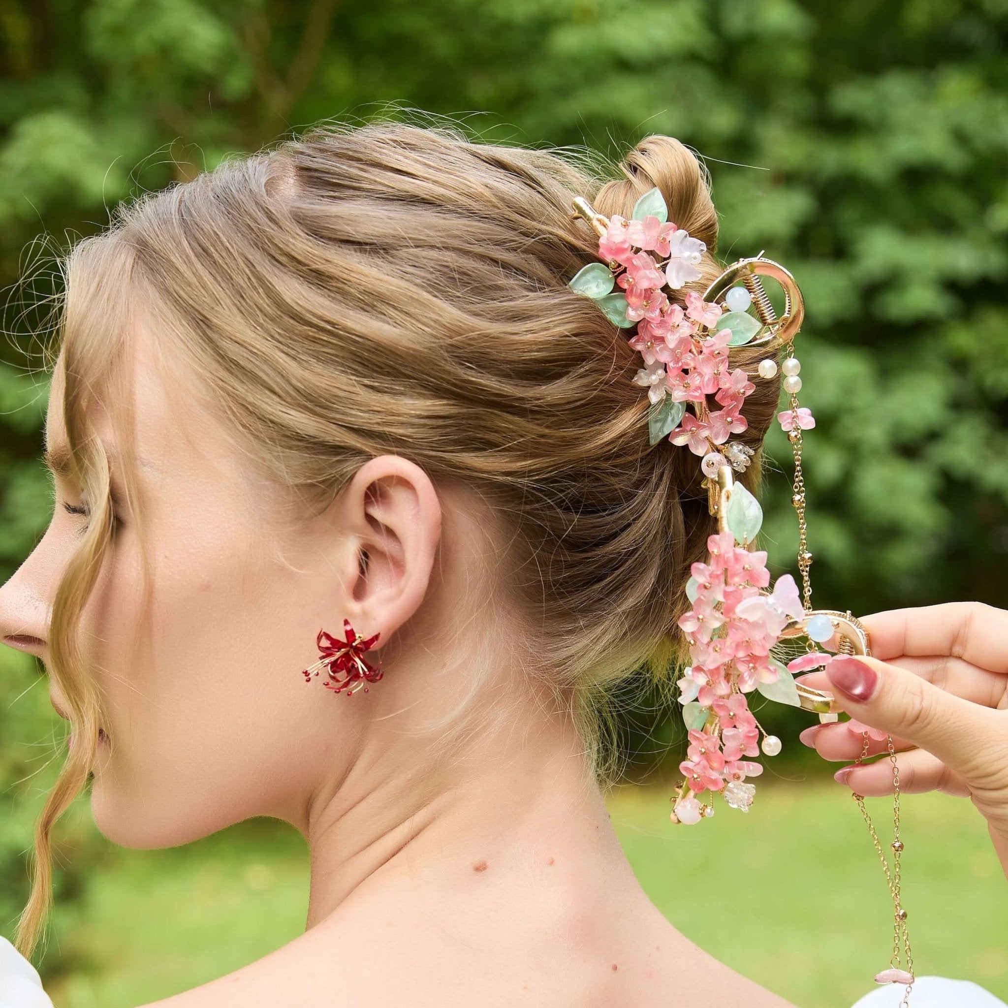 Pink Hydrangea Tassel Hair Claw hair claws JewelryBlossom flowerjewelry weddingjewelry bridaljewelry weddinggift bridemaidgiftgiftforher mothergift daughtergift birthdaygift anniversarygi