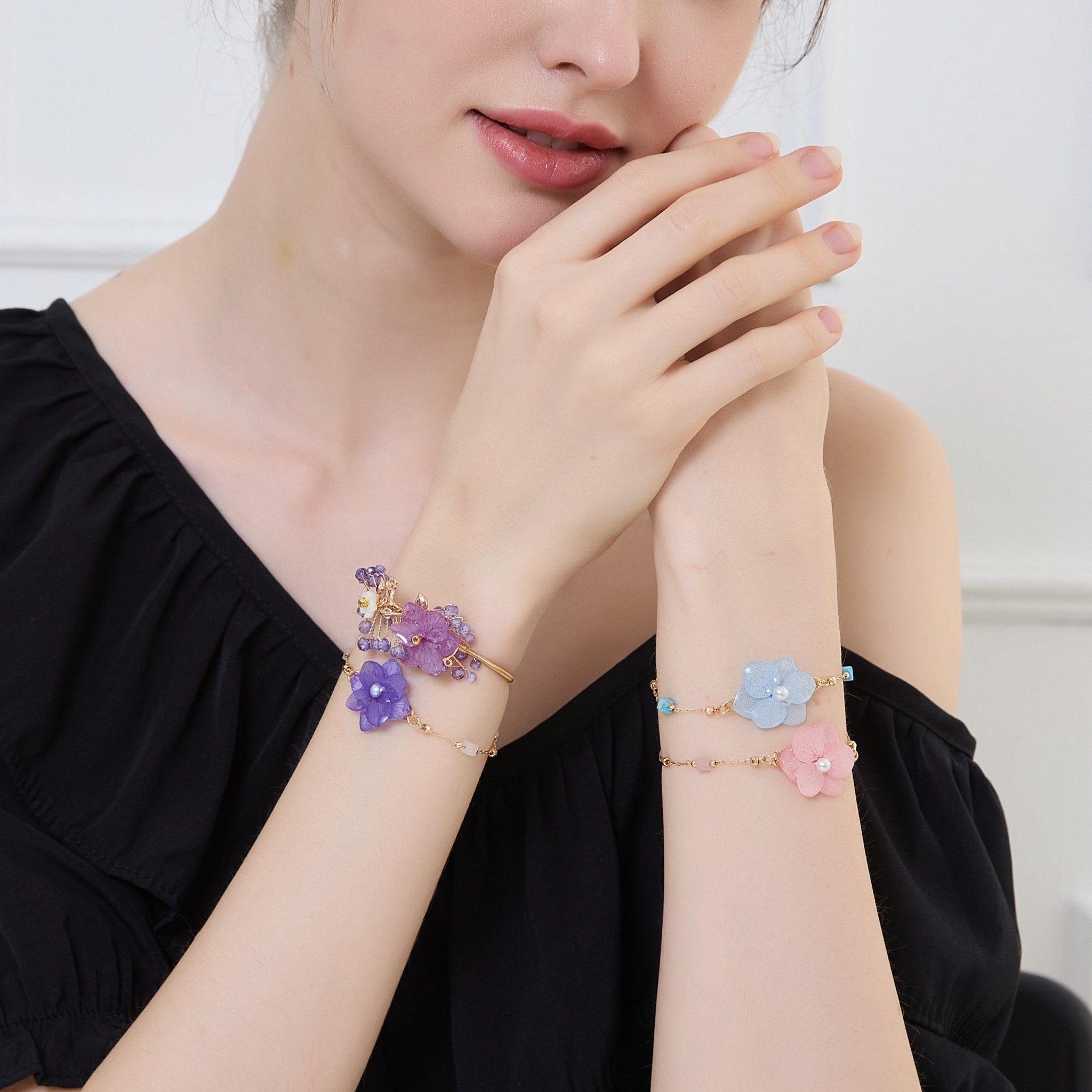*Real Flower* Hydrangea Crystal Bracelets (Stackable)BraceletJewelryBlossomuniqueflowerearringsgiftforhermothergiftdaughtergiftbirthdaygiftanniversarygift