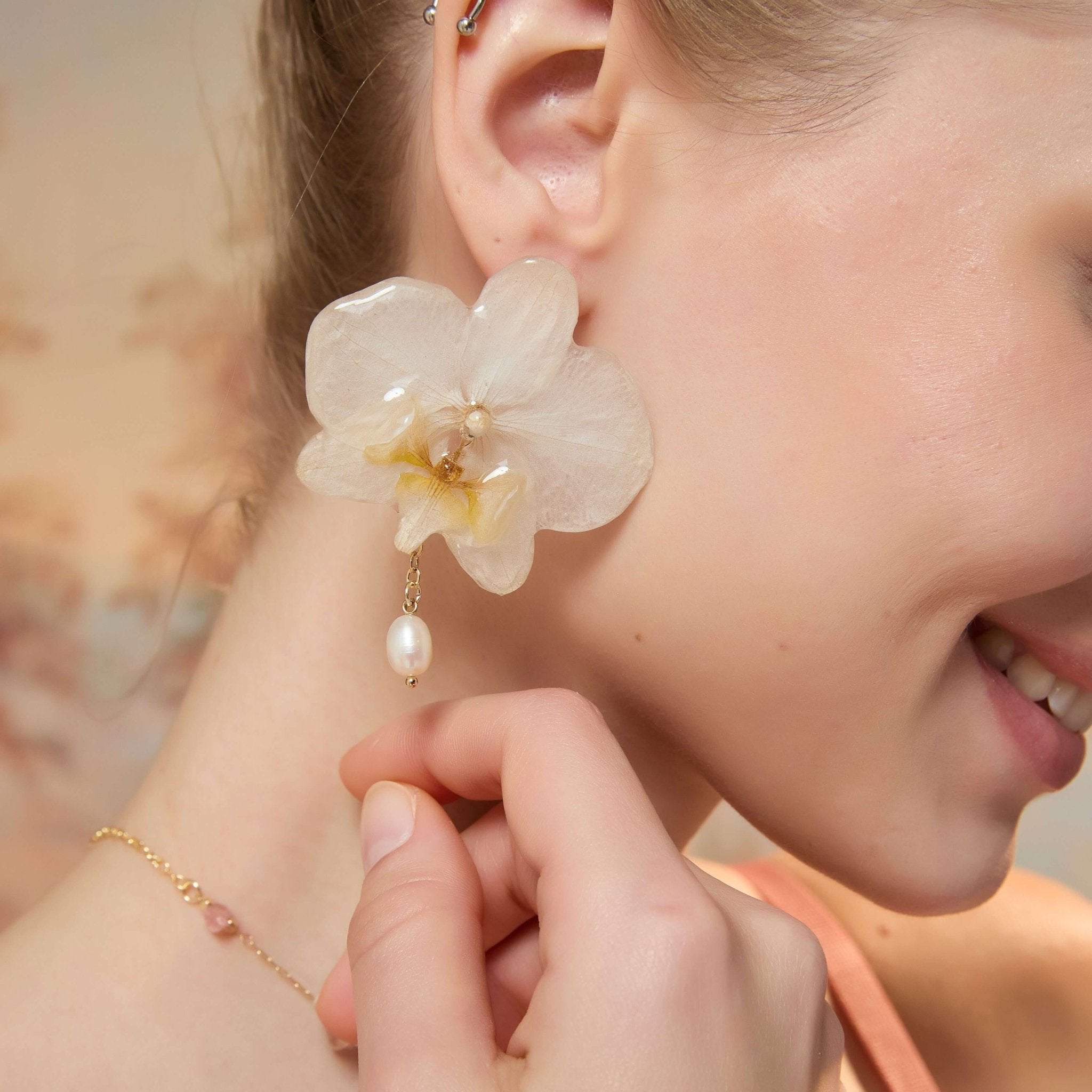 *Real Flower* White Orchid Natural Pearl EarringsEarringsJewelryBlossomuniqueflowerearringsgiftforhermothergiftdaughtergiftbirthdaygiftanniversarygift