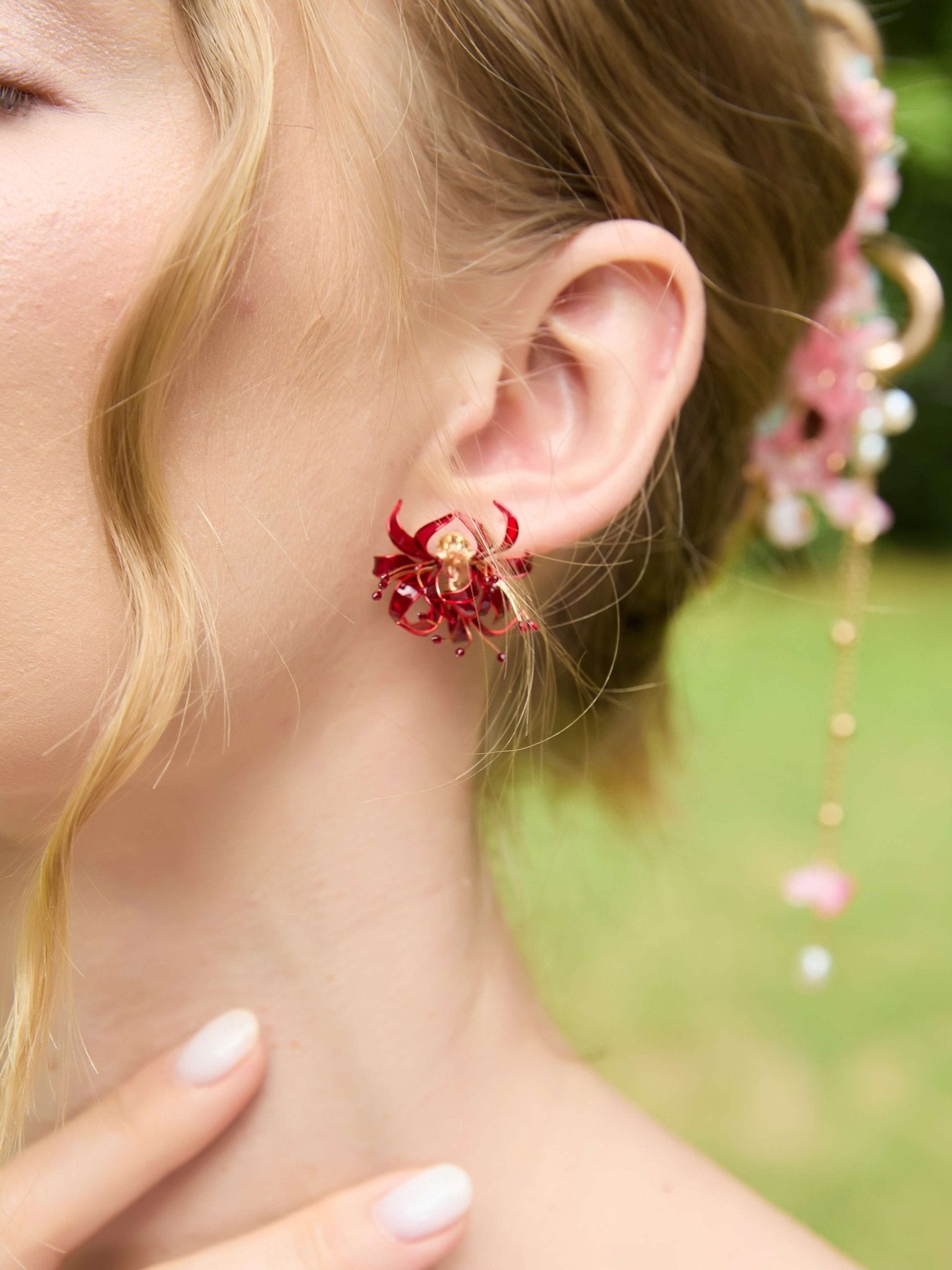 Ruby Lycoris Flower Stud Earrings Earrings JewelryBlossom flowerjewelry weddingjewelry bridaljewelry weddinggift bridemaidgiftgiftforher mothergift daughtergift birthdaygift anniversarygi