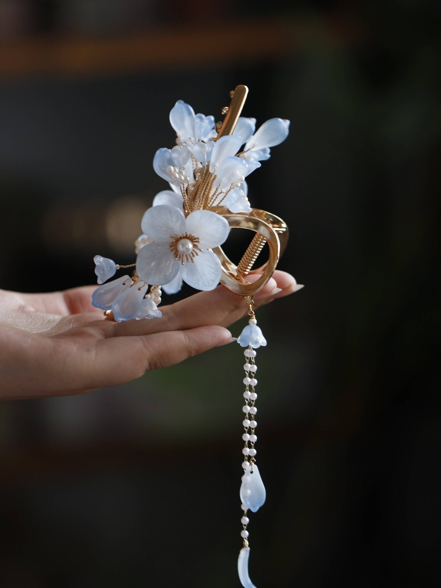 Sky Blossom Crystal Hair Clawhair clawsJewelryBlossomuniqueflowerearringsgiftforhermothergiftdaughtergiftbirthdaygiftanniversarygift