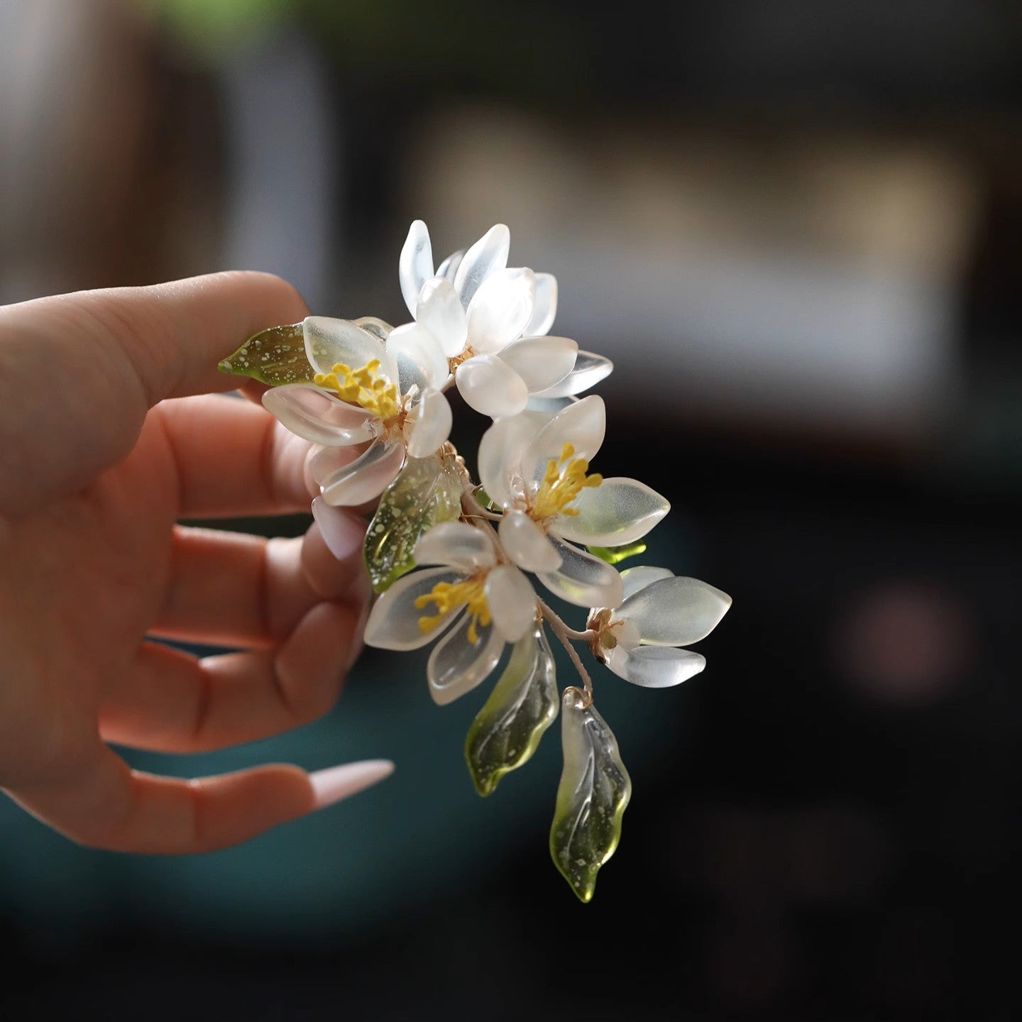 White Waterlily Hair ClipHair ClipsJewelryBlossomuniqueflowerearringsgiftforhermothergiftdaughtergiftbirthdaygiftanniversarygift