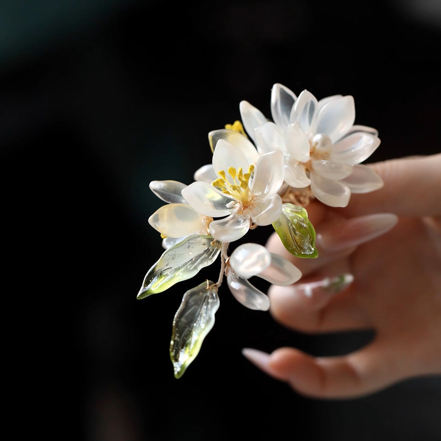 White Waterlily Hair ClipHair ClipsJewelryBlossomuniqueflowerearringsgiftforhermothergiftdaughtergiftbirthdaygiftanniversarygift