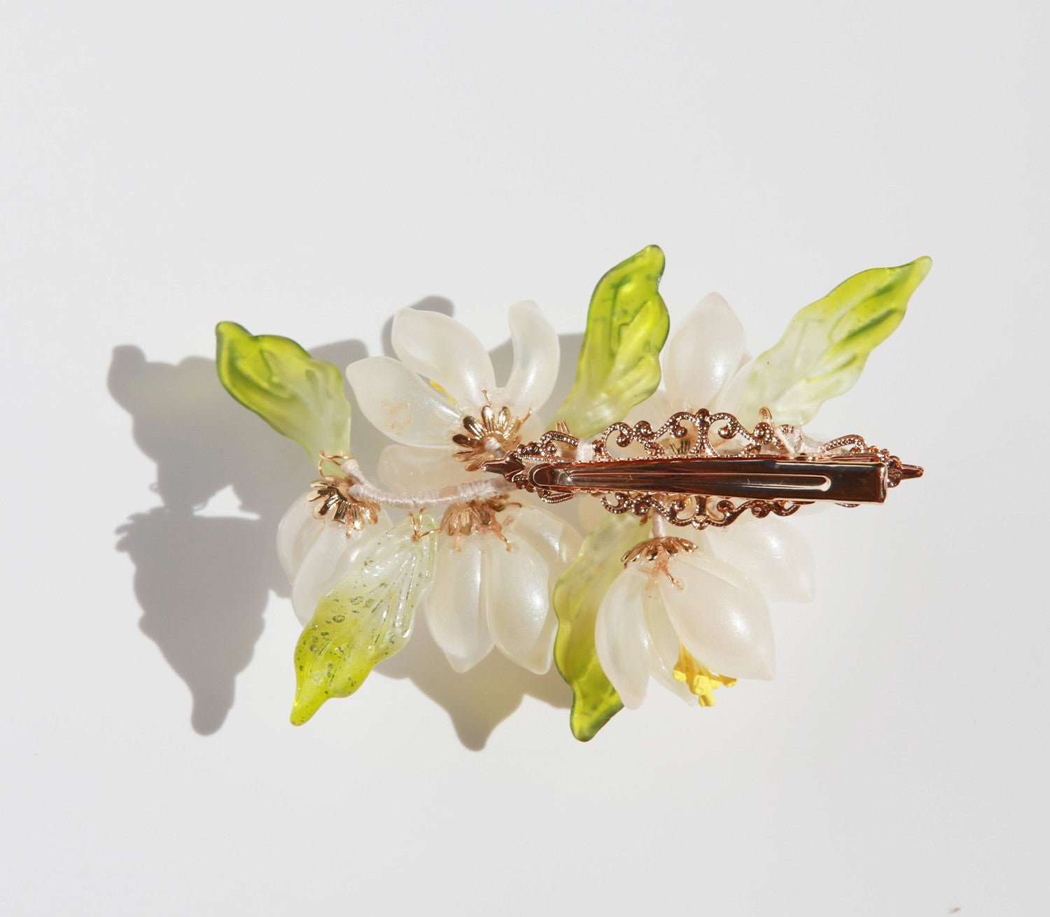 White Waterlily Hair ClipHair ClipsJewelryBlossomuniqueflowerearringsgiftforhermothergiftdaughtergiftbirthdaygiftanniversarygift