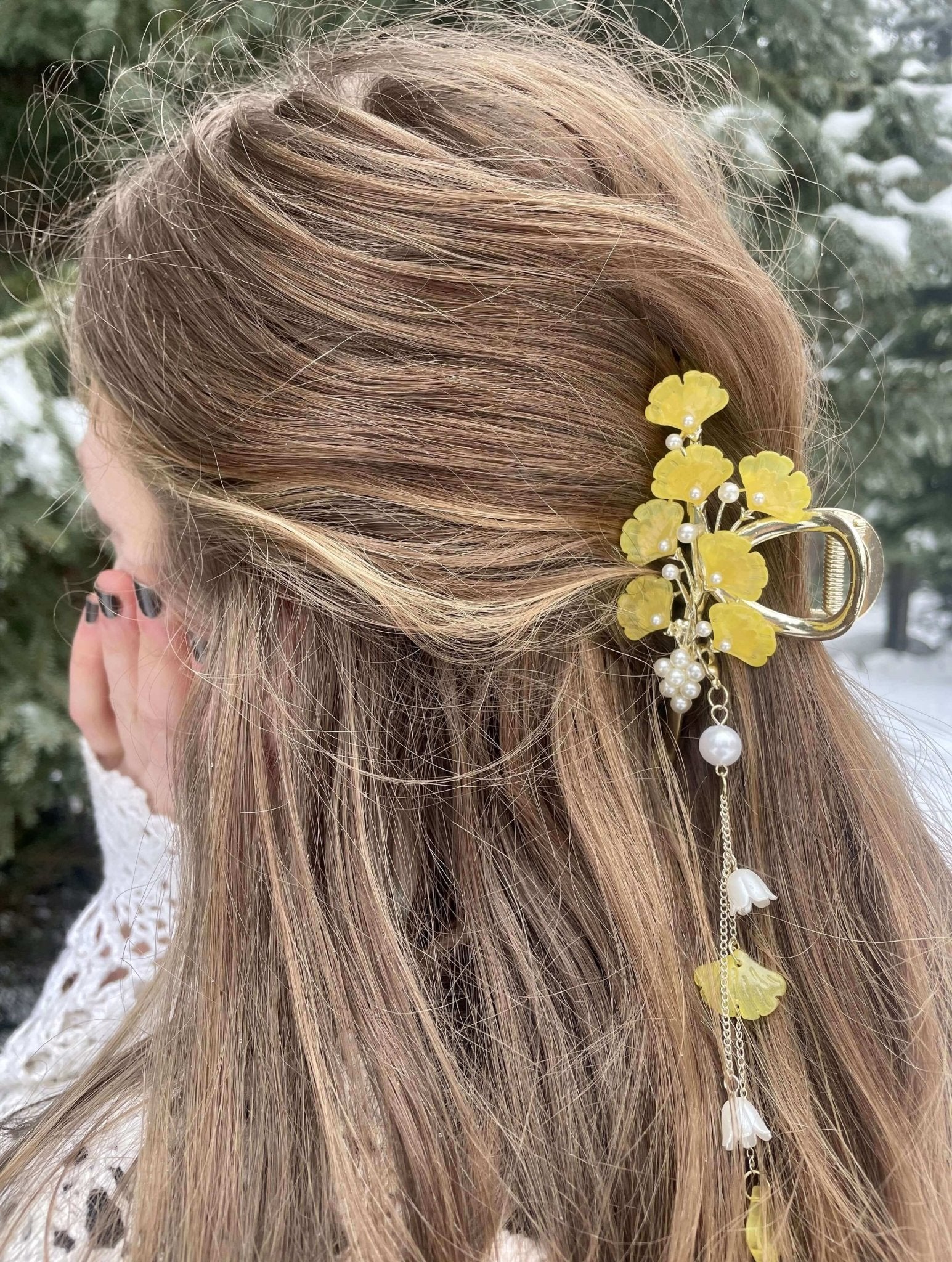 Yellow Ginkgo Flower Tassel Hair ClawHAIRJewelryBlossomuniqueflowerearringsgiftforhermothergiftdaughtergiftbirthdaygiftanniversarygift
