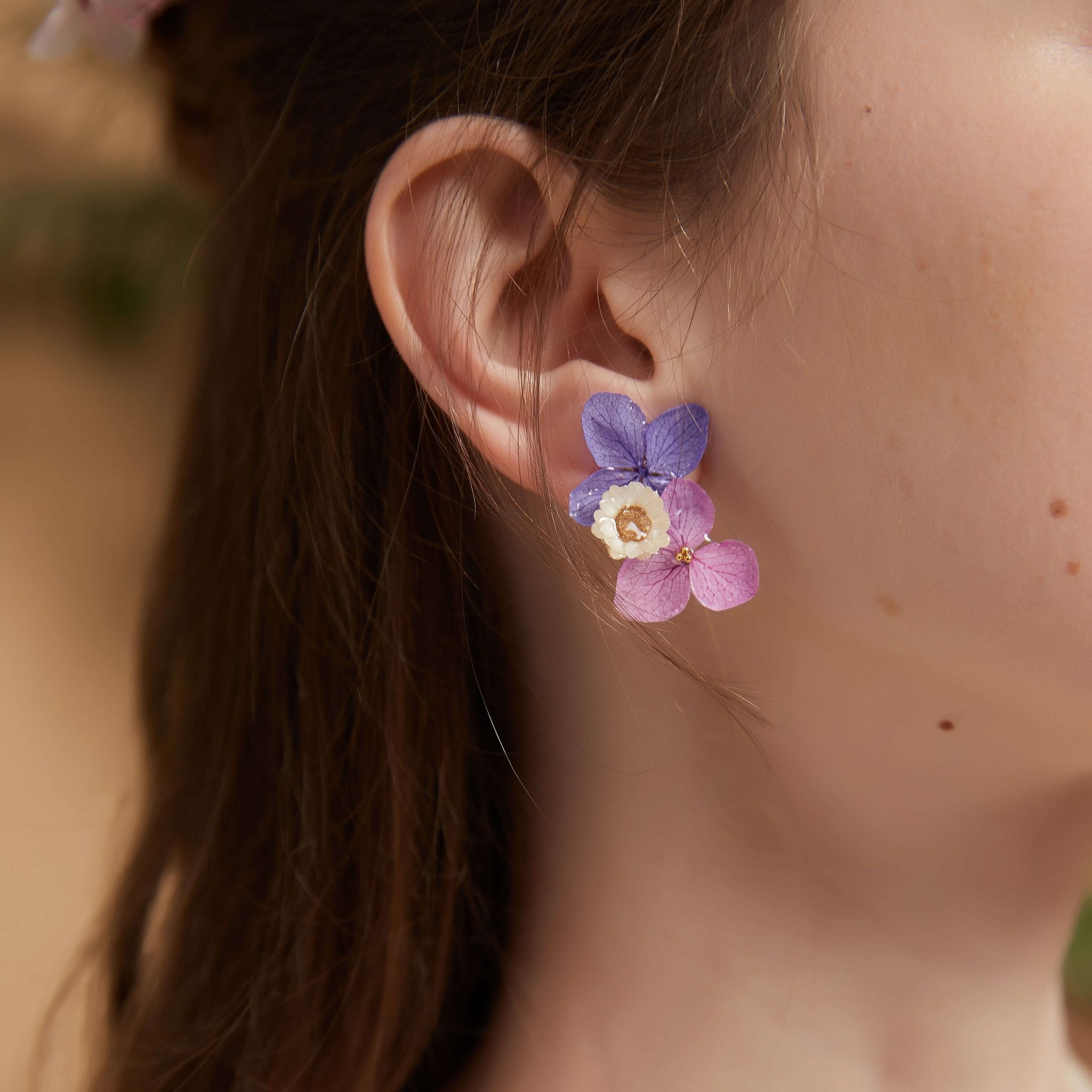 Dancing Purple Daisy Flower Stud EarringsEarringsJewelryBlossomuniqueflowerearringsgiftforhermothergiftdaughtergiftbirthdaygiftanniversarygift