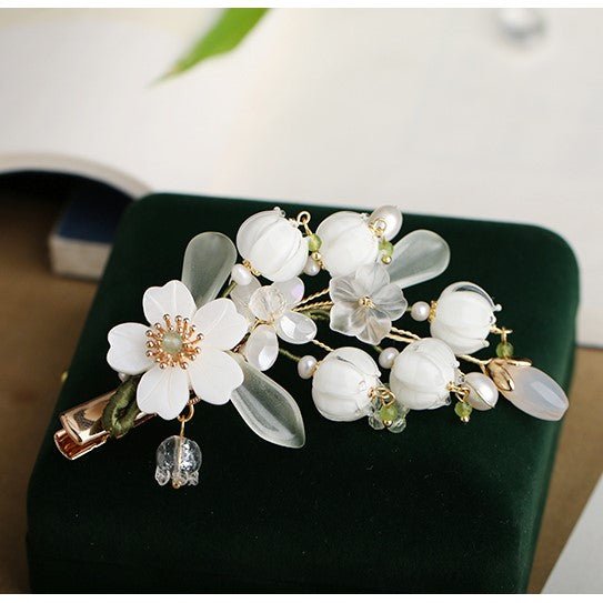 #bellflowerhairclips# #jewelryblossom##hairclips##weddinghairstyle##weddingjewelry# top view detail
#flowerjewelry#
