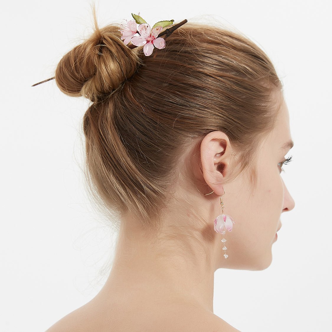 #flowerhairclips# #jewelryblossom##hairclips##weddinghairstyle##weddingjewelry# #hairstick#
#flowerjewelry# model back view