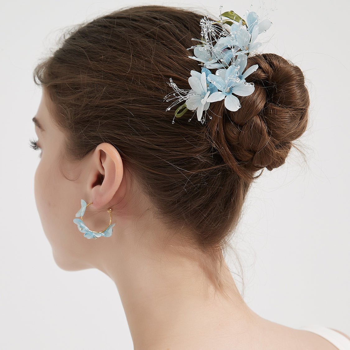 #hydrangeaflowerclips# #jewelryblossom##hairclips##weddinghairclips##blueflowerhairclips#
#flowerjewelry# product top view