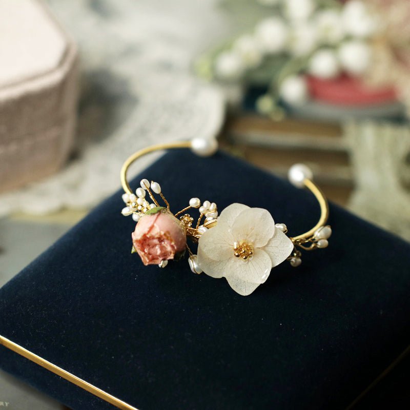 Pink Rosebud White Hydrangea Flowers BraceletBraceletJewelryBlossomuniqueflowerearringsgiftforhermothergiftdaughtergiftbirthdaygiftanniversarygift