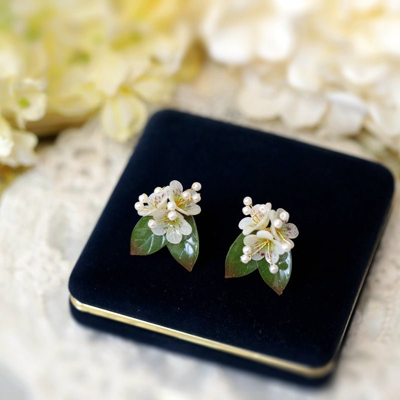 Pyrus Pear Flower Stud EarringsEarringsJewelryBlossomuniqueflowerearringsgiftforhermothergiftdaughtergiftbirthdaygiftanniversarygift
