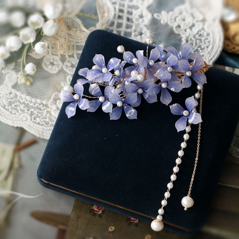 #hydrangeaflowerclips# #jewelryblossom##hairclips##weddinghairclips##purpleflowerhairclips#
#flowerjewelry# product top view