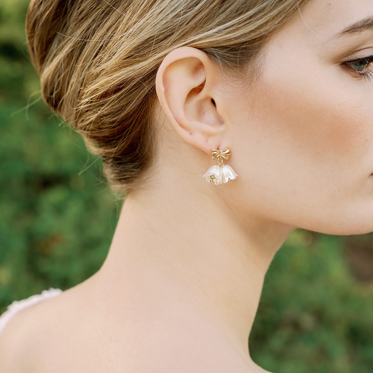 #whiteflowerearring# - #jewelryblossom##earrings##fairyearrings##weddingearrings##acrylicicearrings##bellflowerearring#