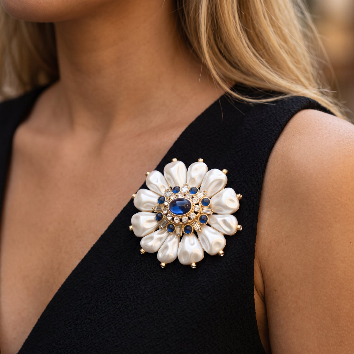 Baroque Pearl Daisy Midnight Brooch brooch JewelryBlossom #flowerjewelry# #weddingjewelry# #bridaljewelry# #weddinggift# #bridemaidgift##giftforher# #mothergift# #daughtergift# #birthdaygift# #anniversarygi