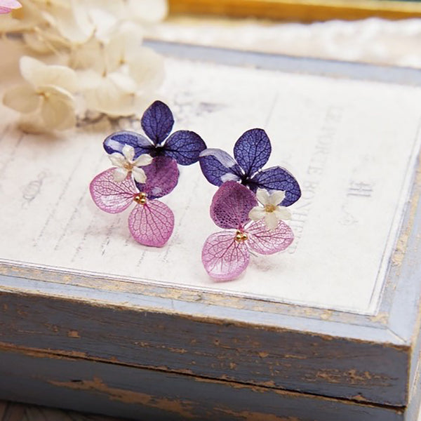 Dancing Purple Daisy Flower Stud Earrings