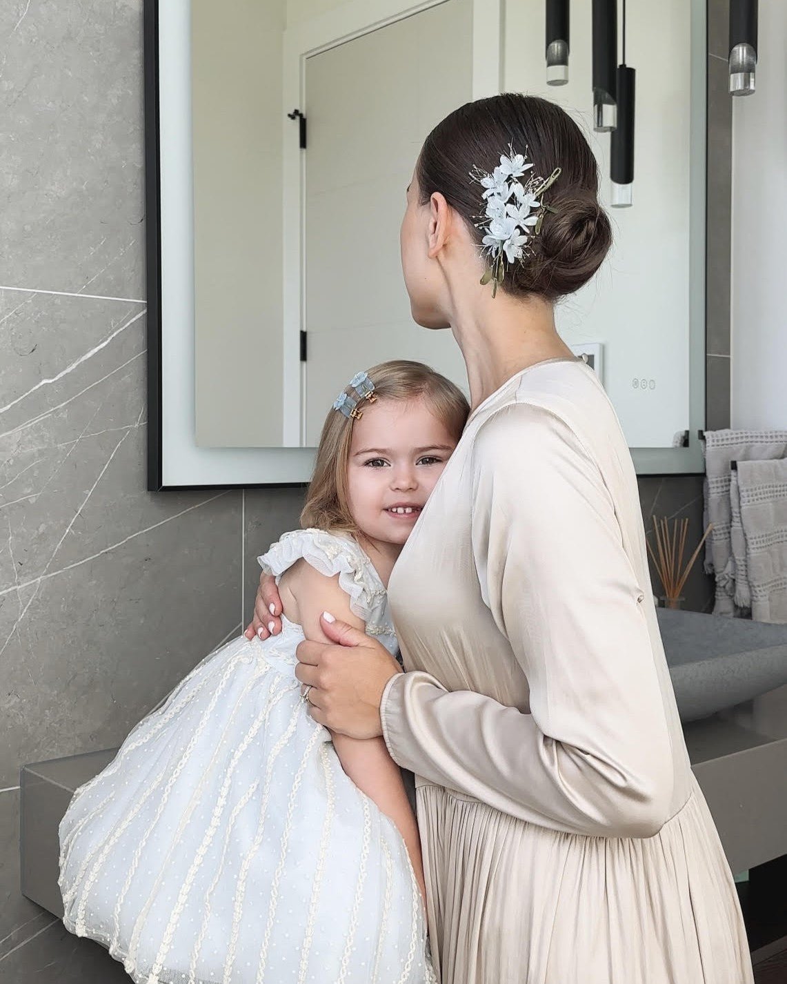 Flowering Hydrangea Hair ClipHair ClipsJewelryBlossomuniqueflowerearringsgiftforhermothergiftdaughtergiftbirthdaygiftanniversarygift