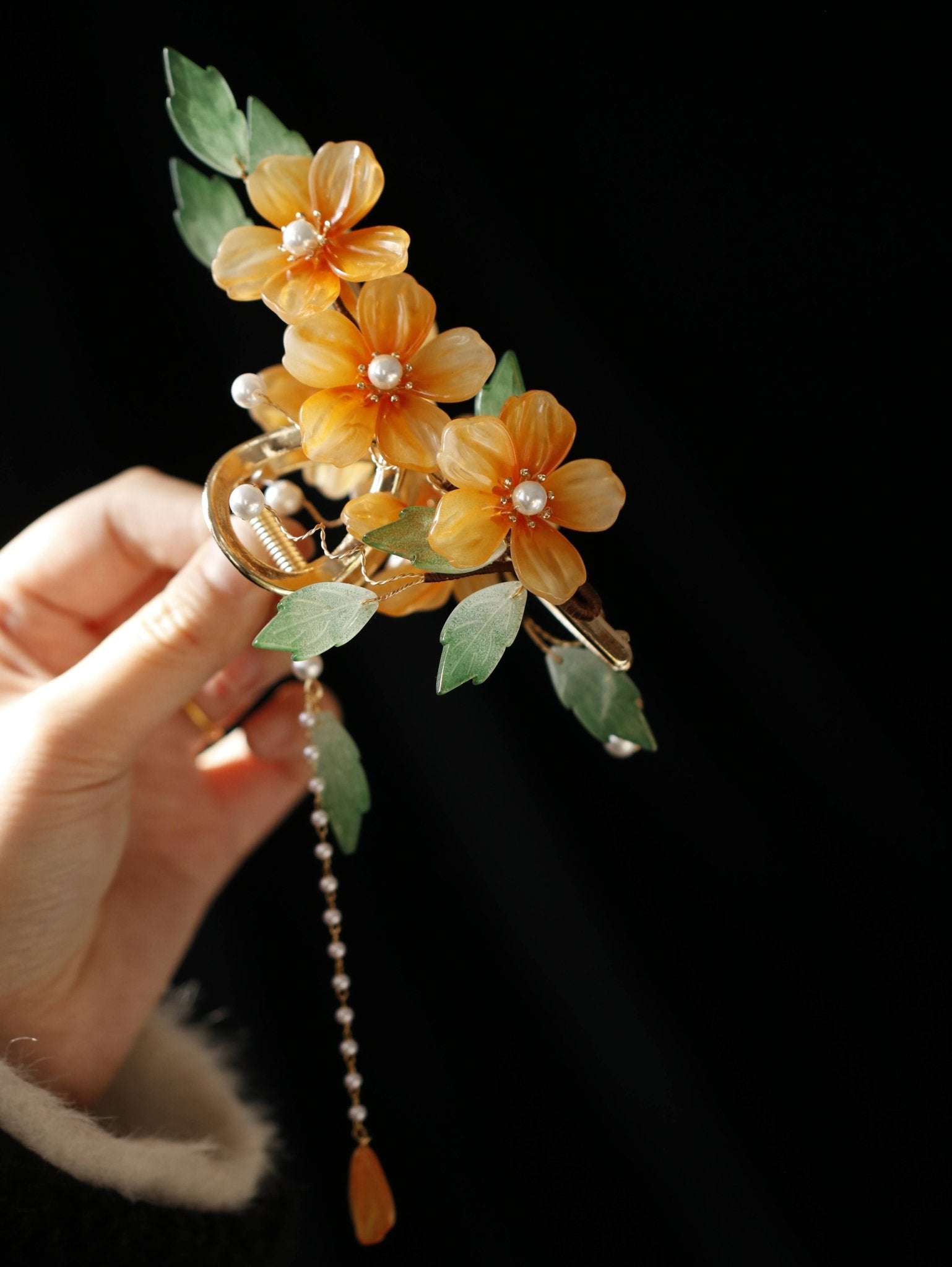 Golden Osmanthus Dew Hair Clawhair clawsJewelryBlossomuniqueflowerearringsgiftforhermothergiftdaughtergiftbirthdaygiftanniversarygift