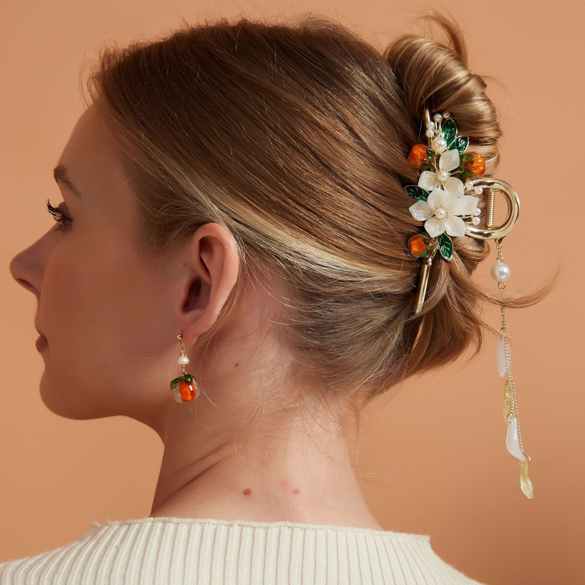 Jasmine Flower Gold Berry Hair Clawhair clawsJewelryBlossomuniqueflowerearringsgiftforhermothergiftdaughtergiftbirthdaygiftanniversarygift