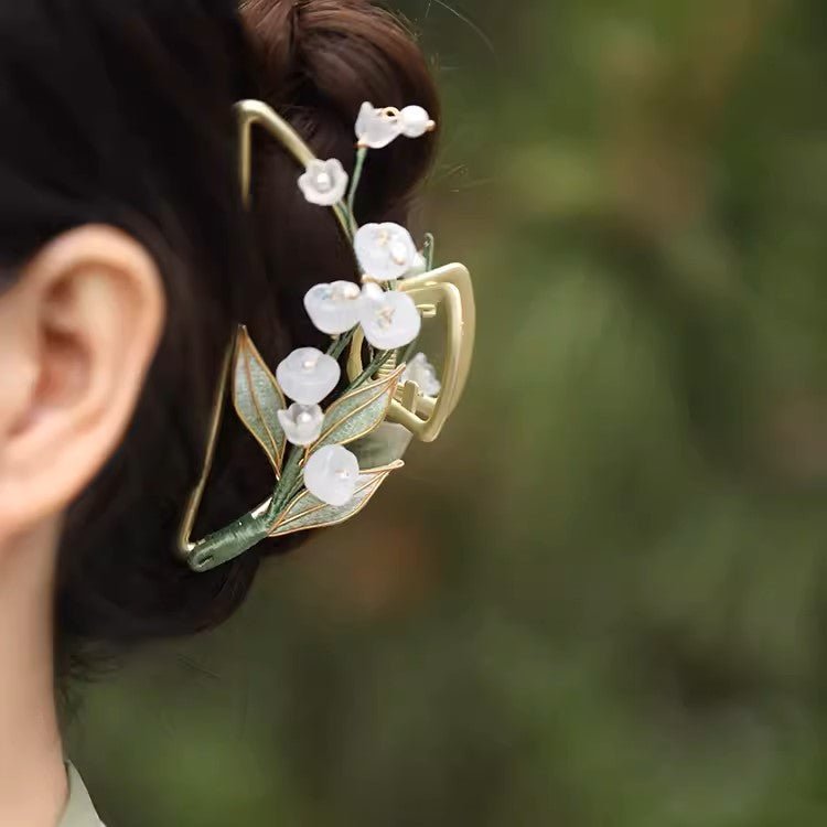 Lily of Valley Garden Metal Hair Clawhair clawsJewelryBlossomuniqueflowerearringsgiftforhermothergiftdaughtergiftbirthdaygiftanniversarygift