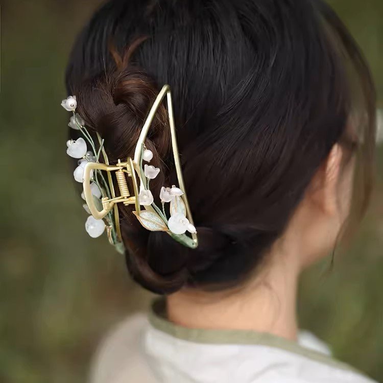 Lily of Valley Garden Metal Hair Clawhair clawsJewelryBlossomuniqueflowerearringsgiftforhermothergiftdaughtergiftbirthdaygiftanniversarygift