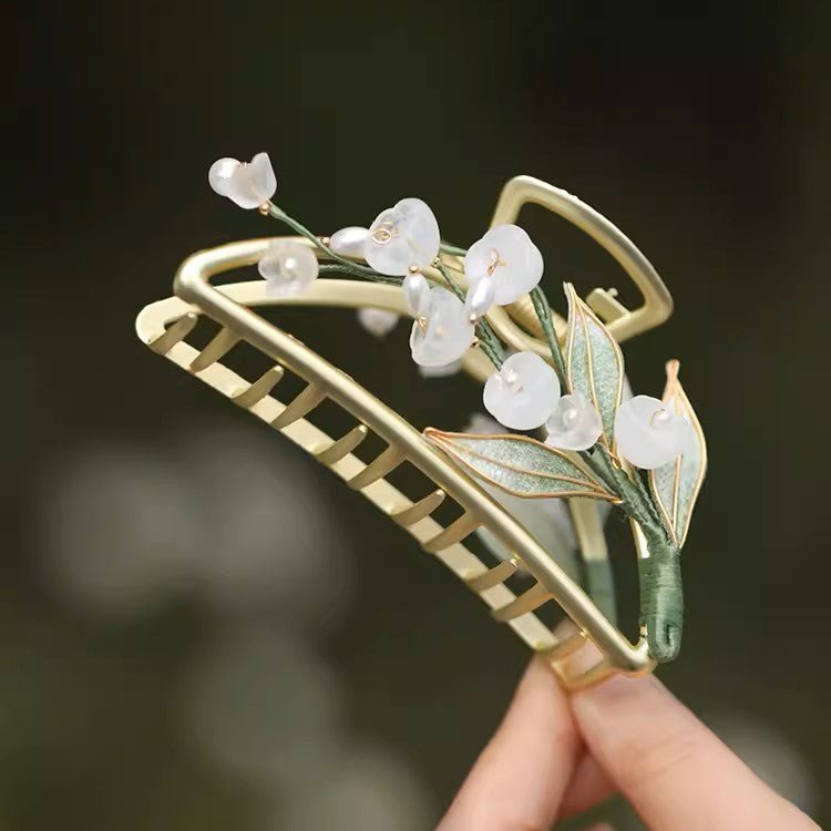 Lily of Valley Garden Metal Hair Clawhair clawsJewelryBlossomuniqueflowerearringsgiftforhermothergiftdaughtergiftbirthdaygiftanniversarygift