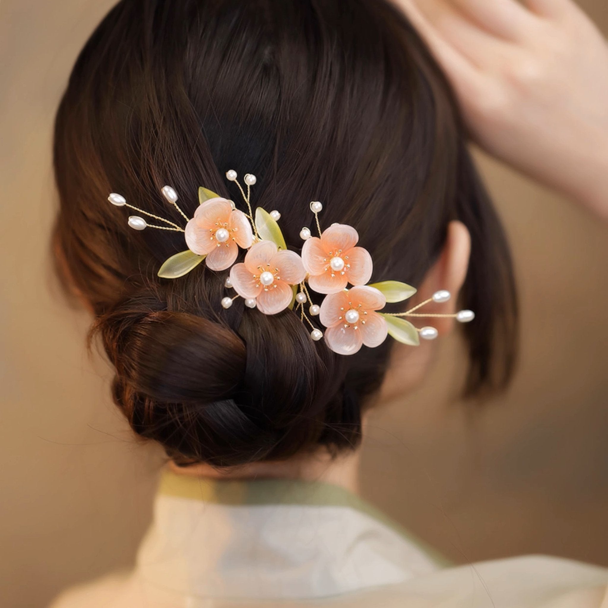 Mother of Pearl Primrose Garden Hair ClipHair ClipsJewelryBlossomuniqueflowerearringsgiftforhermothergiftdaughtergiftbirthdaygiftanniversarygift