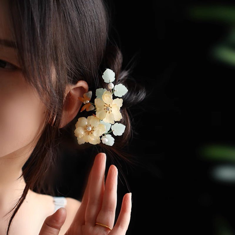 Orange Blossom with Butterfly AccentHair ClipsJewelryBlossomuniqueflowerearringsgiftforhermothergiftdaughtergiftbirthdaygiftanniversarygift