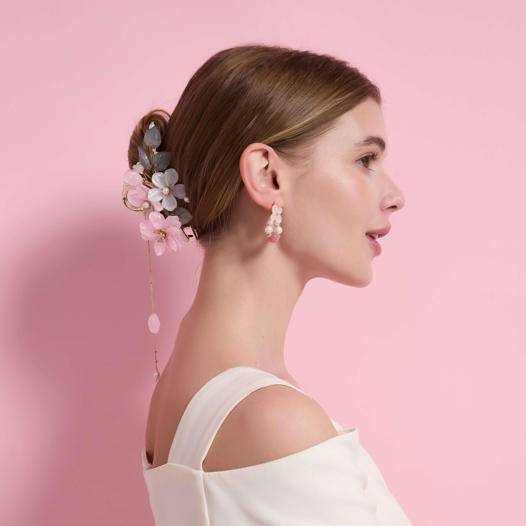 Pink Camellia Garden Hair Clawhair clawsJewelryBlossomuniqueflowerearringsgiftforhermothergiftdaughtergiftbirthdaygiftanniversarygift