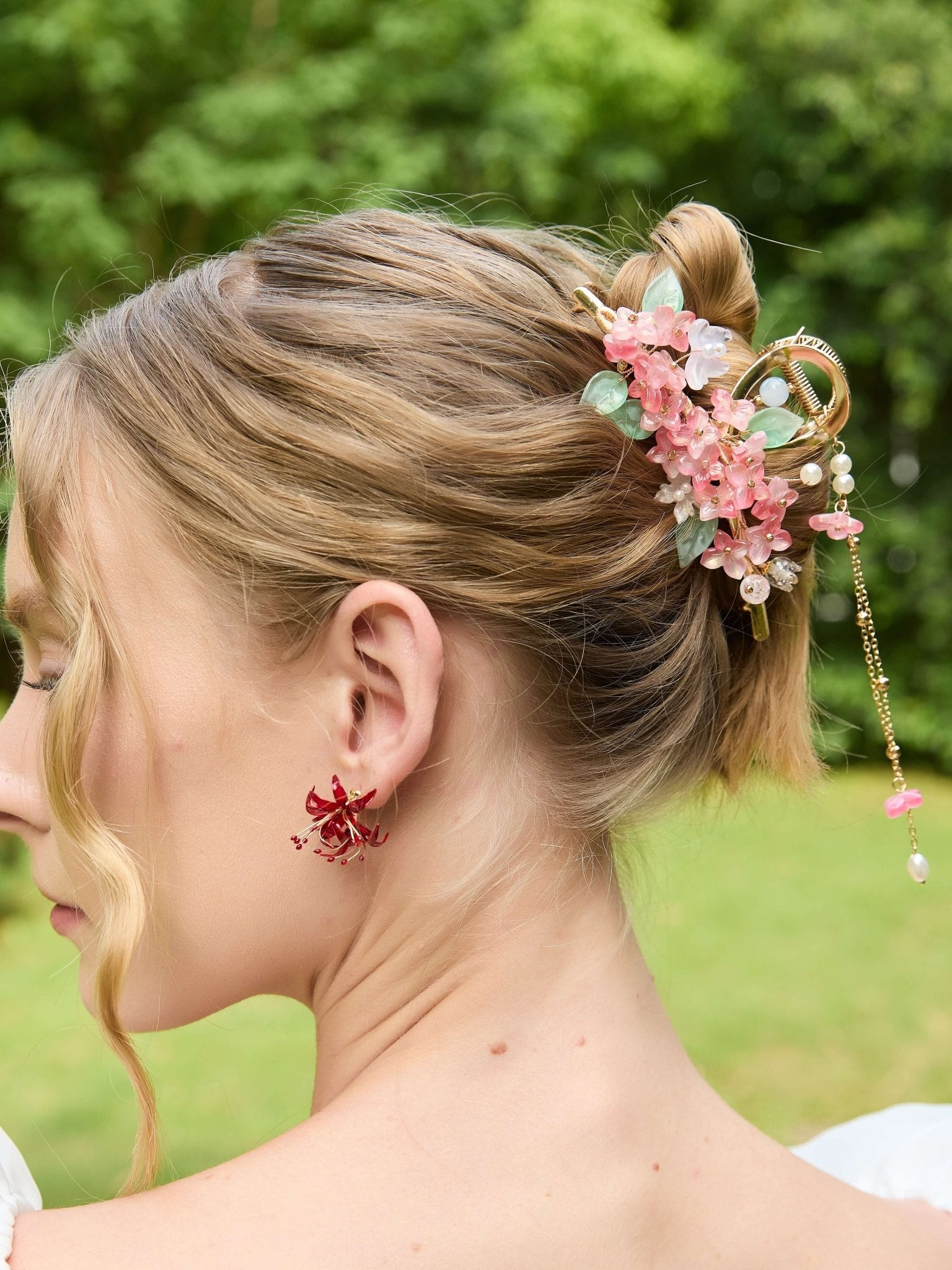 Pink Hydrangea Tassel Hair Claw hair claws JewelryBlossom flowerjewelry weddingjewelry bridaljewelry weddinggift bridemaidgiftgiftforher mothergift daughtergift birthdaygift anniversarygi