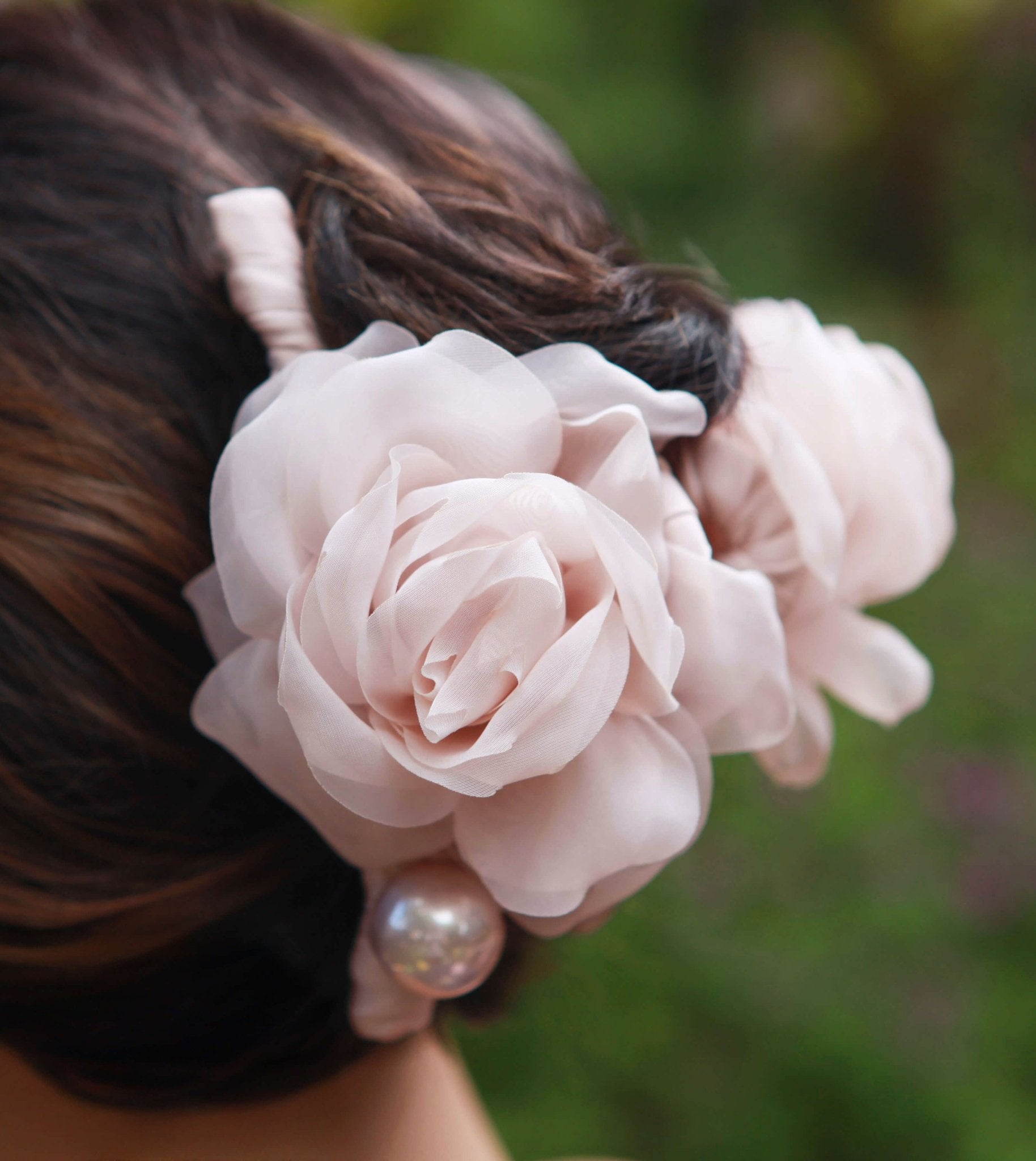 Pink Organza Camellia Hair Clawhair clawsJewelryBlossomuniqueflowerearringsgiftforhermothergiftdaughtergiftbirthdaygiftanniversarygift