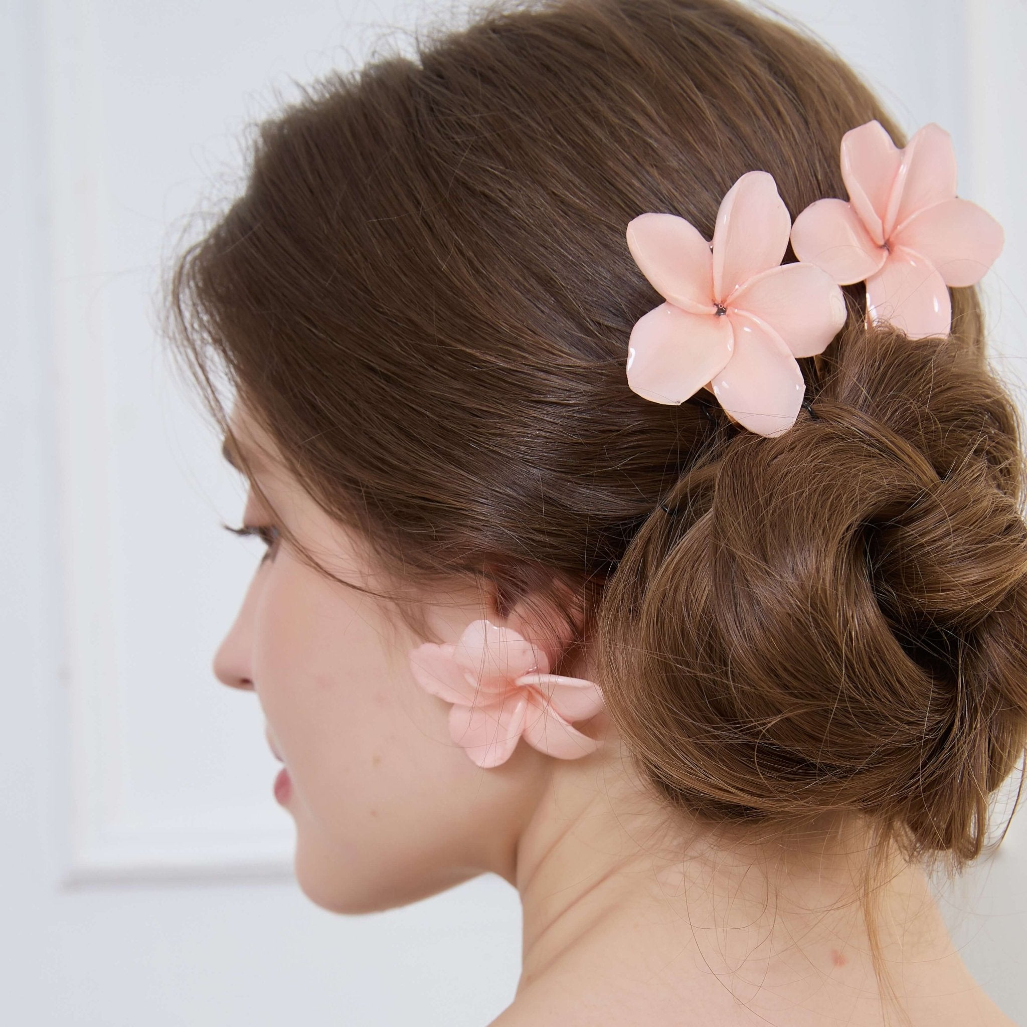 Pink Plumeria Flower Hair CombHAIRJewelryBlossomuniqueflowerearringsgiftforhermothergiftdaughtergiftbirthdaygiftanniversarygift