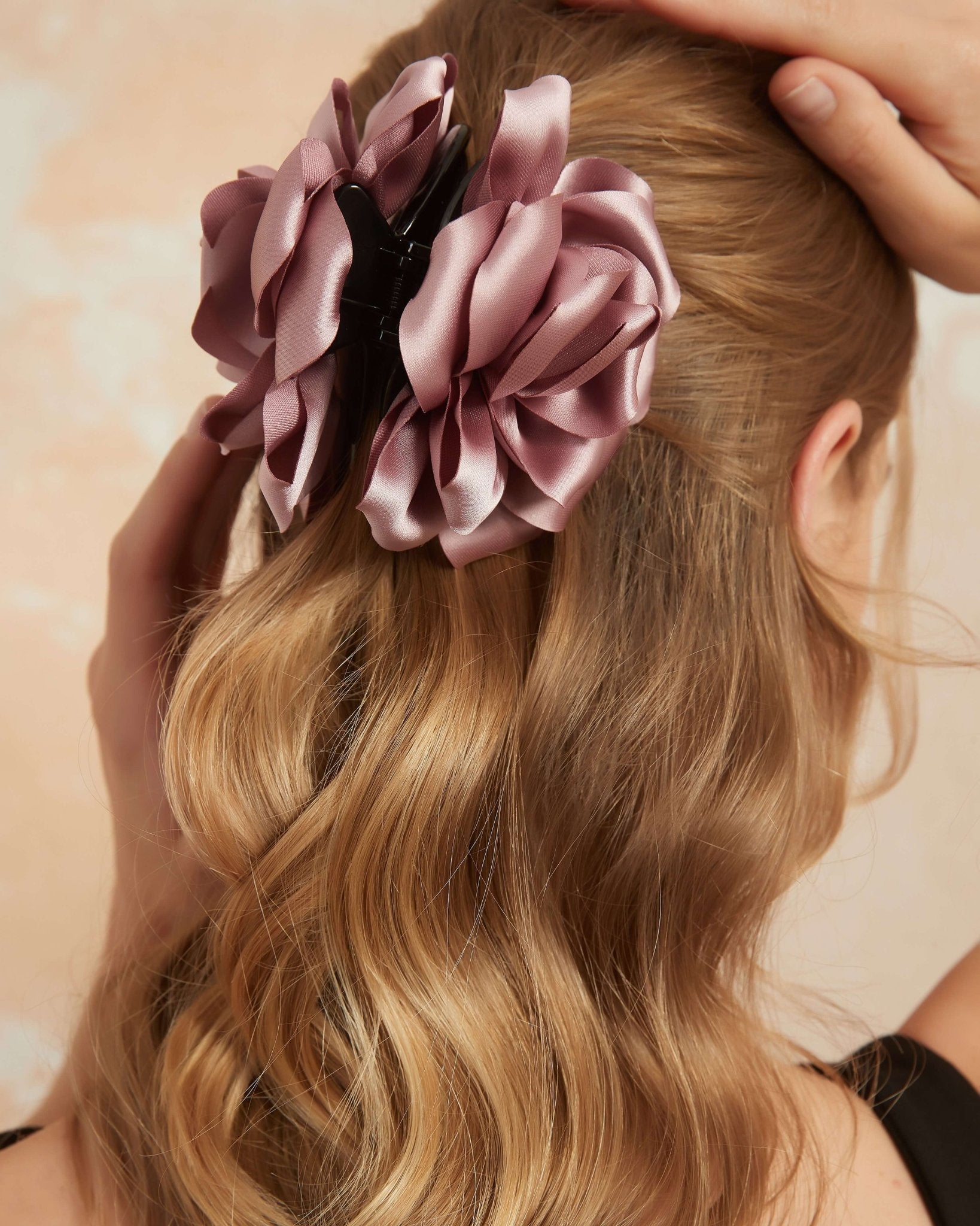 Pink Silk Rose Hair Clawhair clawsJewelryBlossomuniqueflowerearringsgiftforhermothergiftdaughtergiftbirthdaygiftanniversarygift