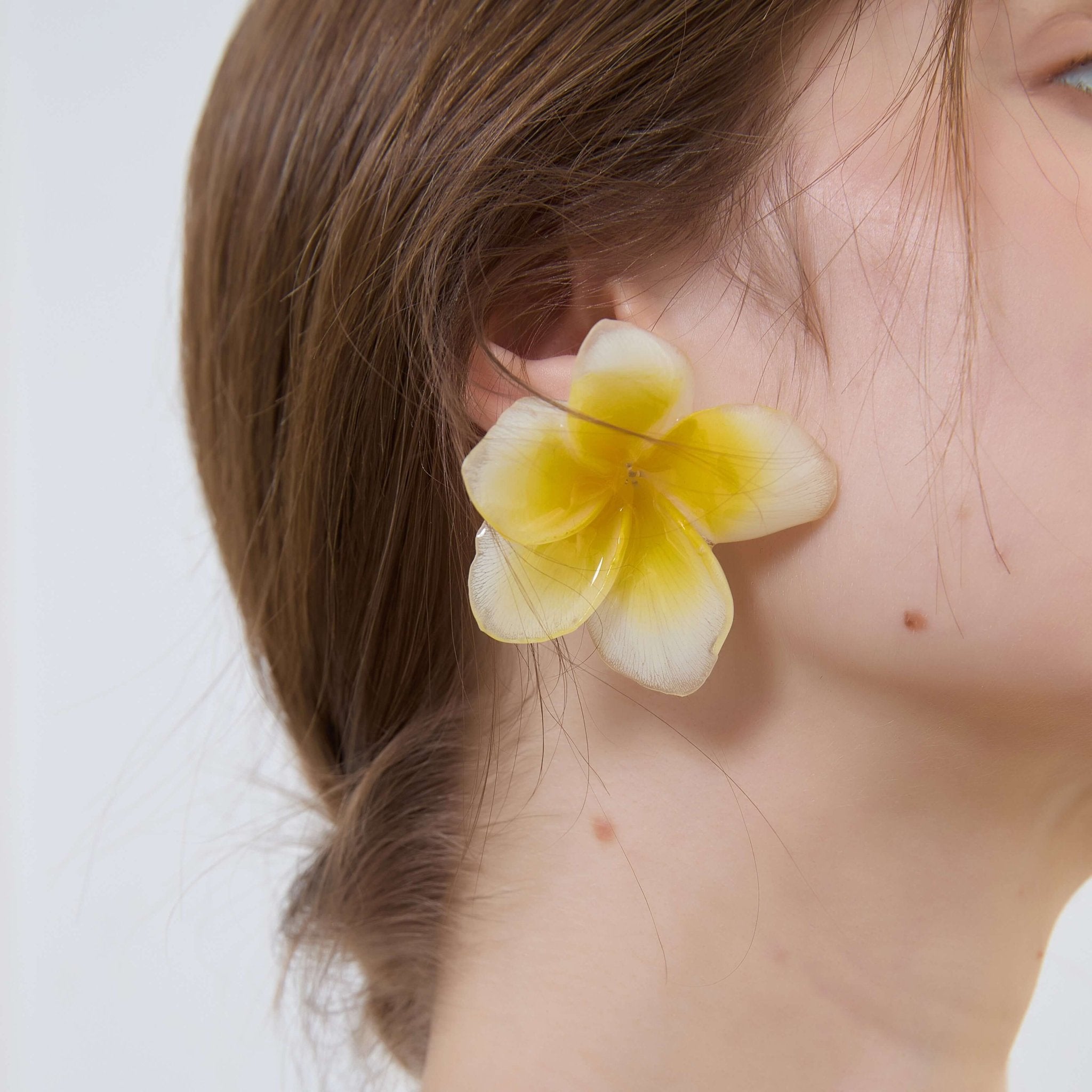 Preserved Plumeria Flower Earring StudsHAIRJewelryBlossomuniqueflowerearringsgiftforhermothergiftdaughtergiftbirthdaygiftanniversarygift