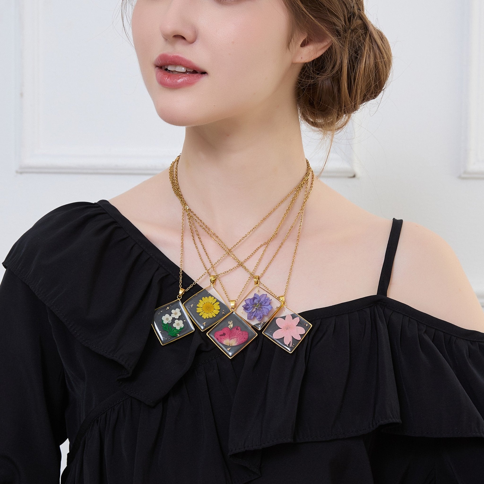 Pressed Birth Flower NecklaceNecklaceJewelryBlossomuniqueflowerearringsgiftforhermothergiftdaughtergiftbirthdaygiftanniversarygift