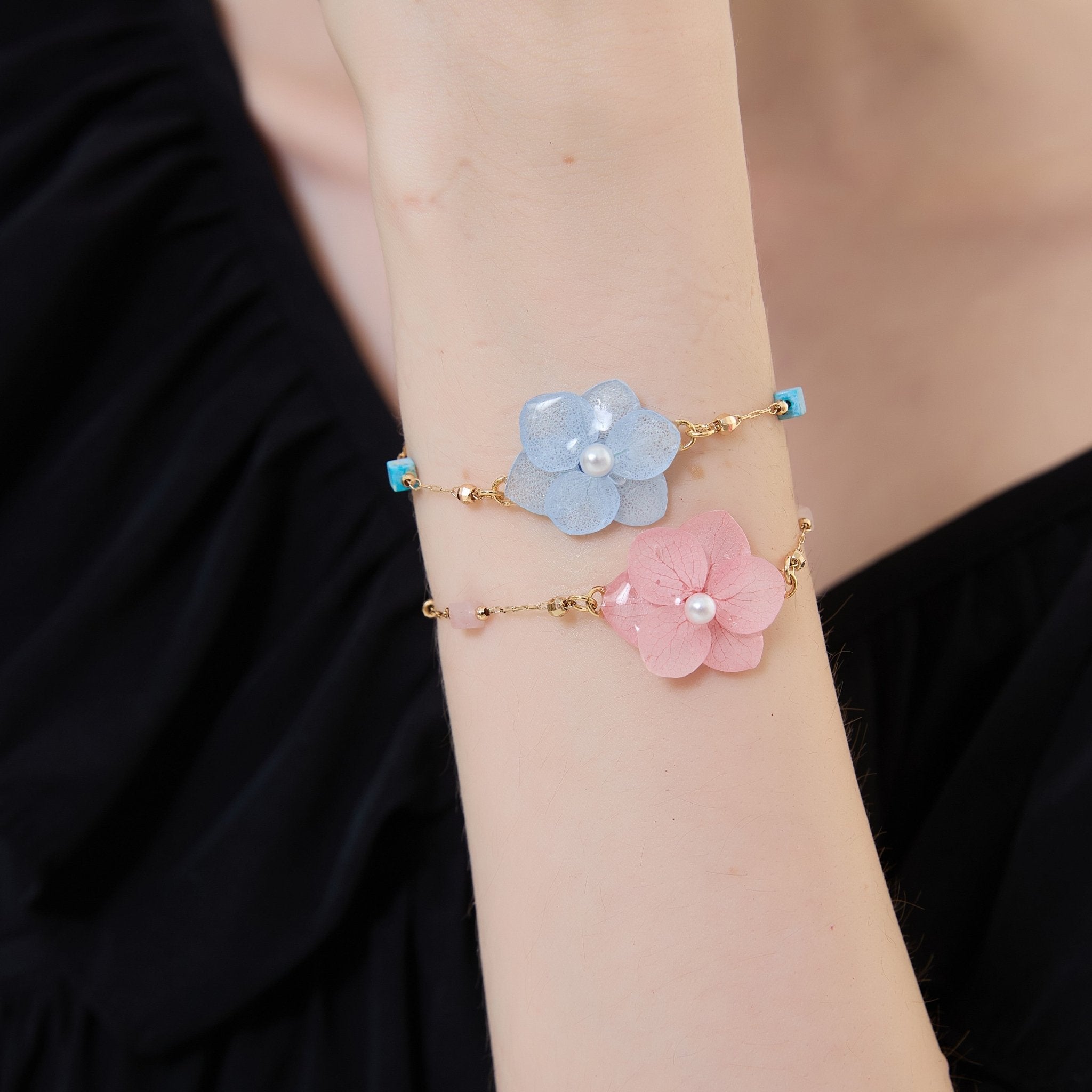 *Real Flower* Hydrangea Crystal Bracelets (Stackable)BraceletJewelryBlossomuniqueflowerearringsgiftforhermothergiftdaughtergiftbirthdaygiftanniversarygift