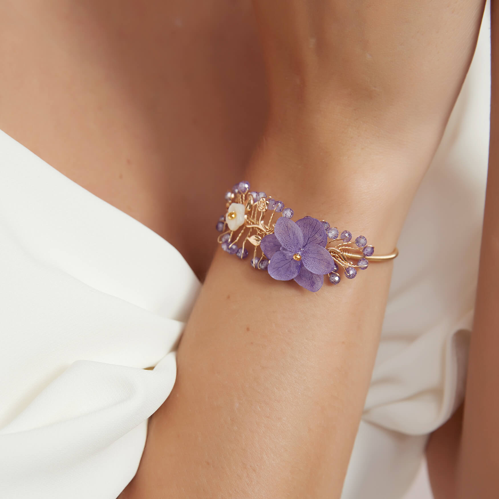 *Real Flower* Hydrangea Flowers Crystal Bangle BraceletBraceletJewelryBlossomuniqueflowerearringsgiftforhermothergiftdaughtergiftbirthdaygiftanniversarygift