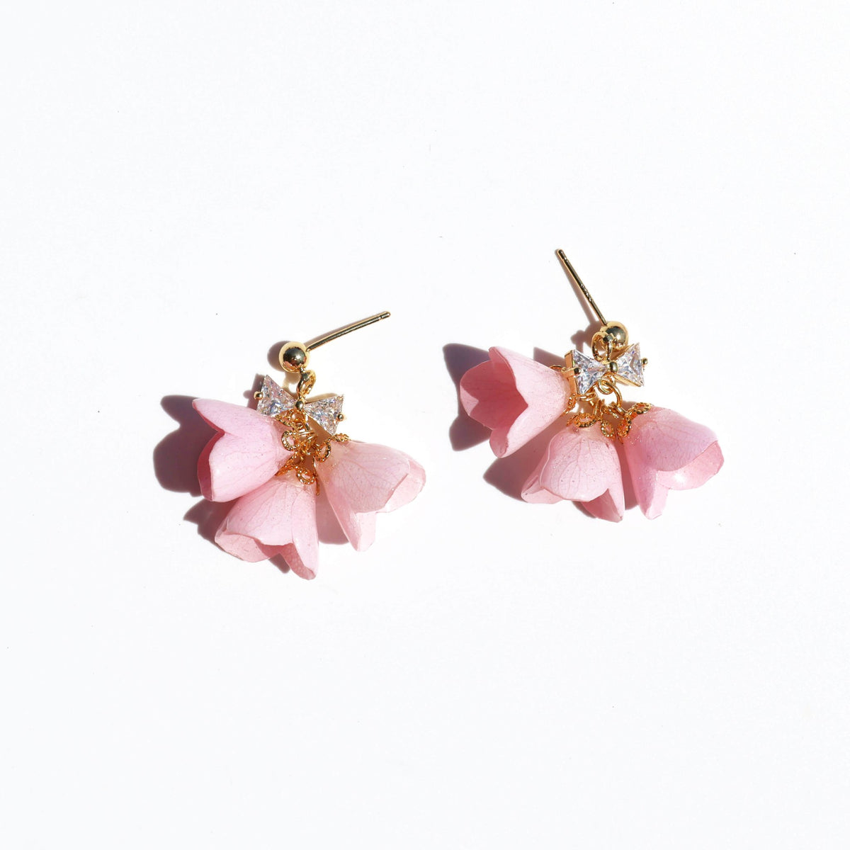 *Real Flower* Hydrangea Petal Crystal Bow Drop Earrings Earrings JewelryBlossom #flowerjewelry# #weddingjewelry# #bridaljewelry# #weddinggift# #bridemaidgift##giftforher# #mothergift# #daughtergift# #birthdaygift# #anniversarygi