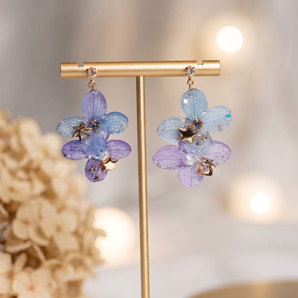 *Real Flower* Midnight Garden Hydrangea Star Drop Earrings Earrings JewelryBlossom #flowerjewelry# #weddingjewelry# #bridaljewelry# #weddinggift# #bridemaidgift##giftforher# #mothergift# #daughtergift# #birthdaygift# #anniversarygi