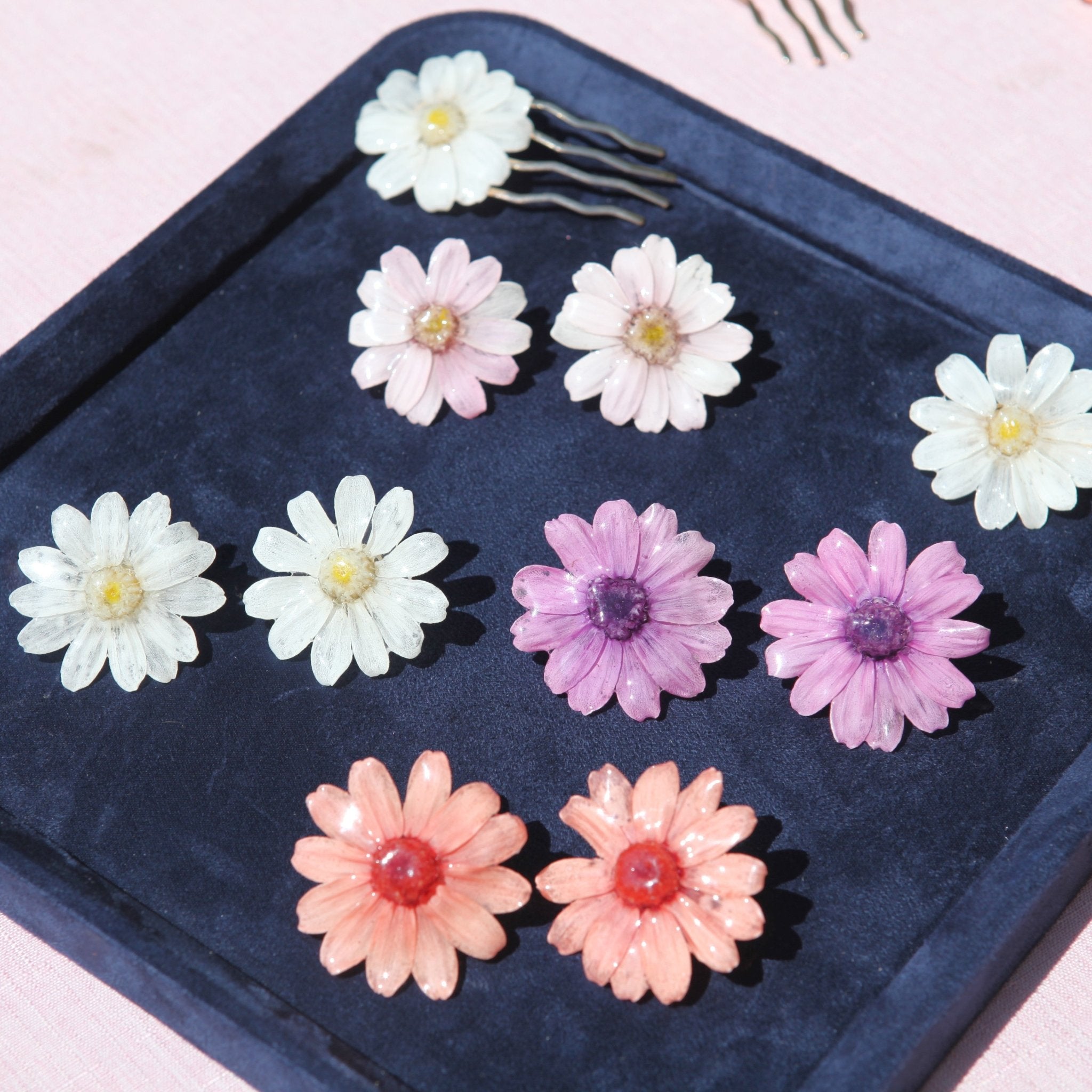 *Real Flower* Pink Daisy Stud EarringsHAIRJewelryBlossomuniqueflowerearringsgiftforhermothergiftdaughtergiftbirthdaygiftanniversarygift