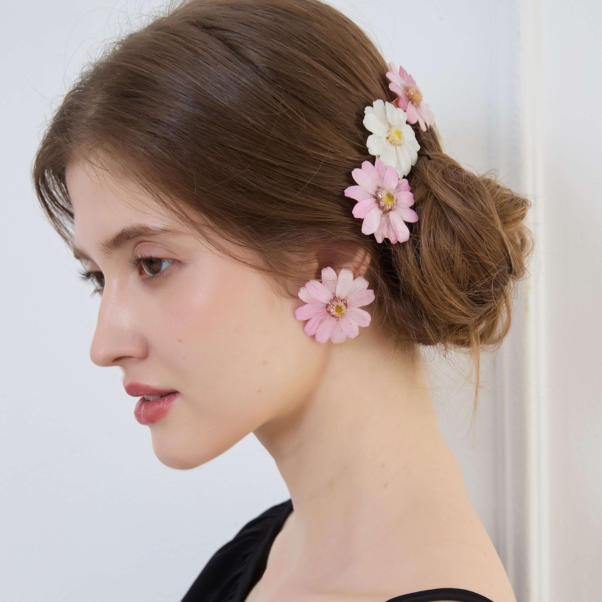 *Real Flower* Pink Daisy Stud EarringsHAIRJewelryBlossomuniqueflowerearringsgiftforhermothergiftdaughtergiftbirthdaygiftanniversarygift