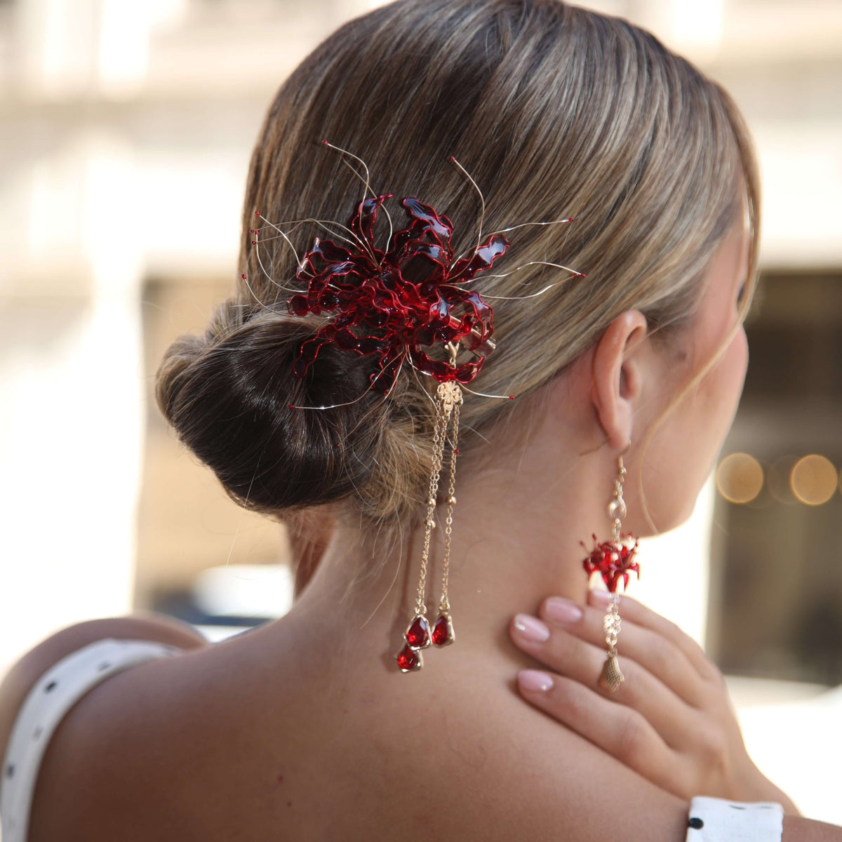 Ruby Lycoris Hair Clip HAIR JewelryBlossom #flowerjewelry# #weddingjewelry# #bridaljewelry# #weddinggift# #bridemaidgift##giftforher# #mothergift# #daughtergift# #birthdaygift# #anniversarygi
