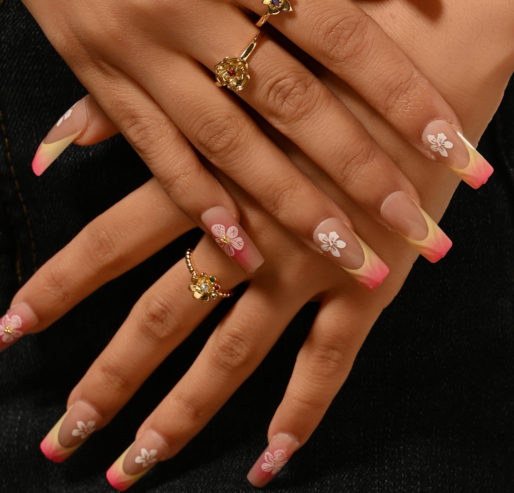 Scarlet Peony Hand - Painted Nail SetJewelryBlossomuniqueflowerearringsgiftforhermothergiftdaughtergiftbirthdaygiftanniversarygift