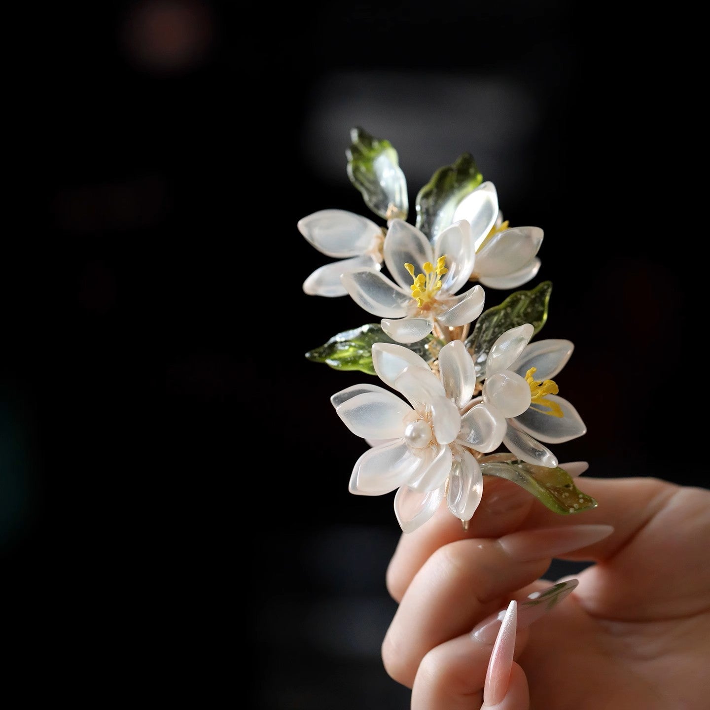 White Waterlily Hair ClipHair ClipsJewelryBlossomuniqueflowerearringsgiftforhermothergiftdaughtergiftbirthdaygiftanniversarygift